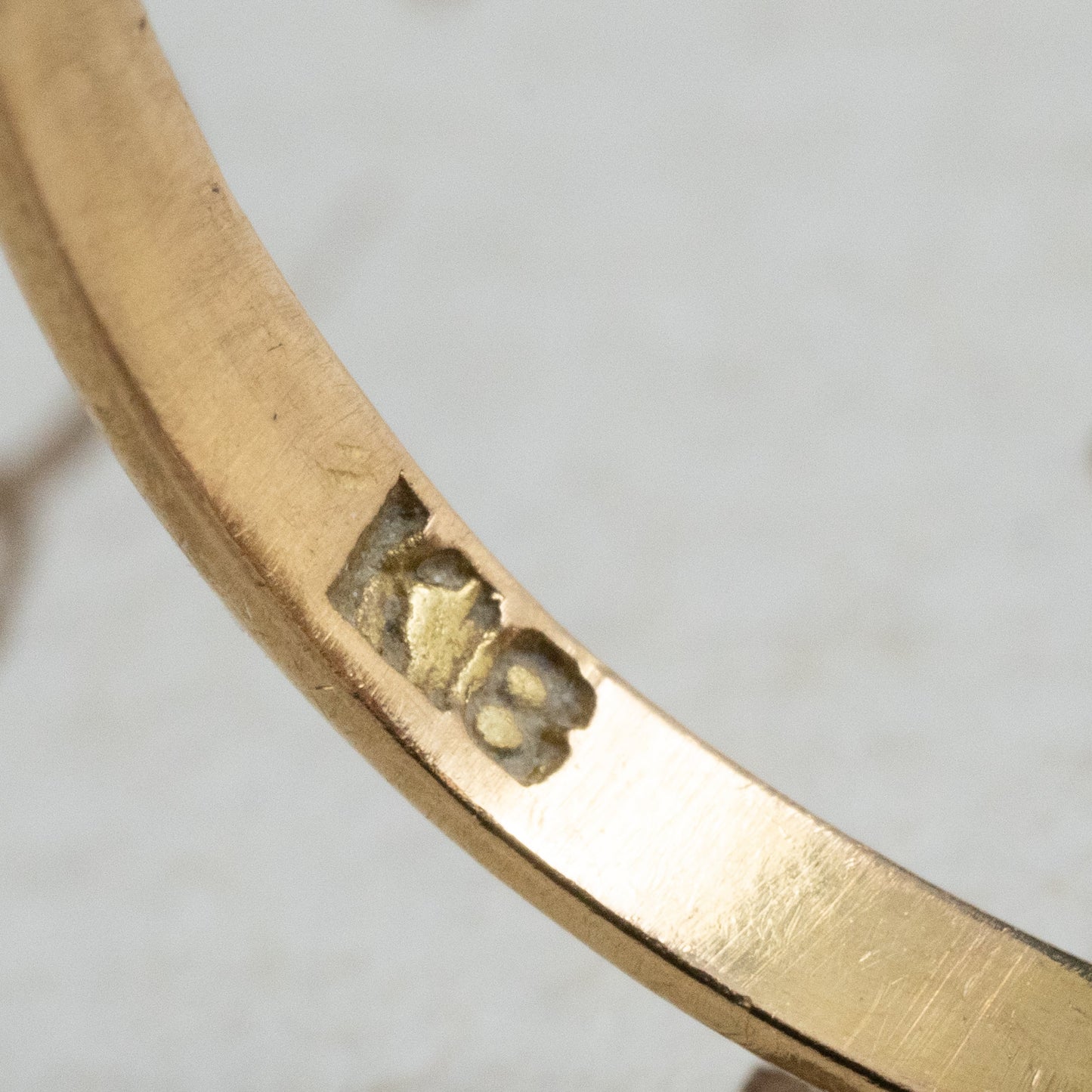 昭和ジュエリー 桃色珊瑚 サンゴ リング K18 ヴィンテージ 昭和レトロ 王冠透かし 孔雀透かし コーラル 指輪 OKR00146
