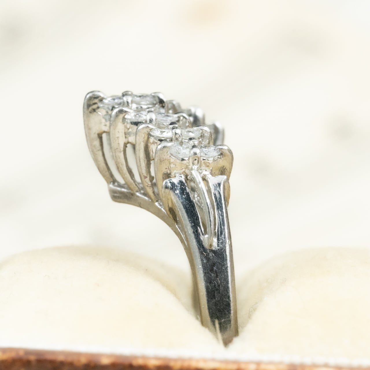 昭和ジュエリー ダイヤモンド リング Pt900 0.26ct ヴィンテージ 昭和レトロ V字デザイン 指輪 プラチナ OKR00206