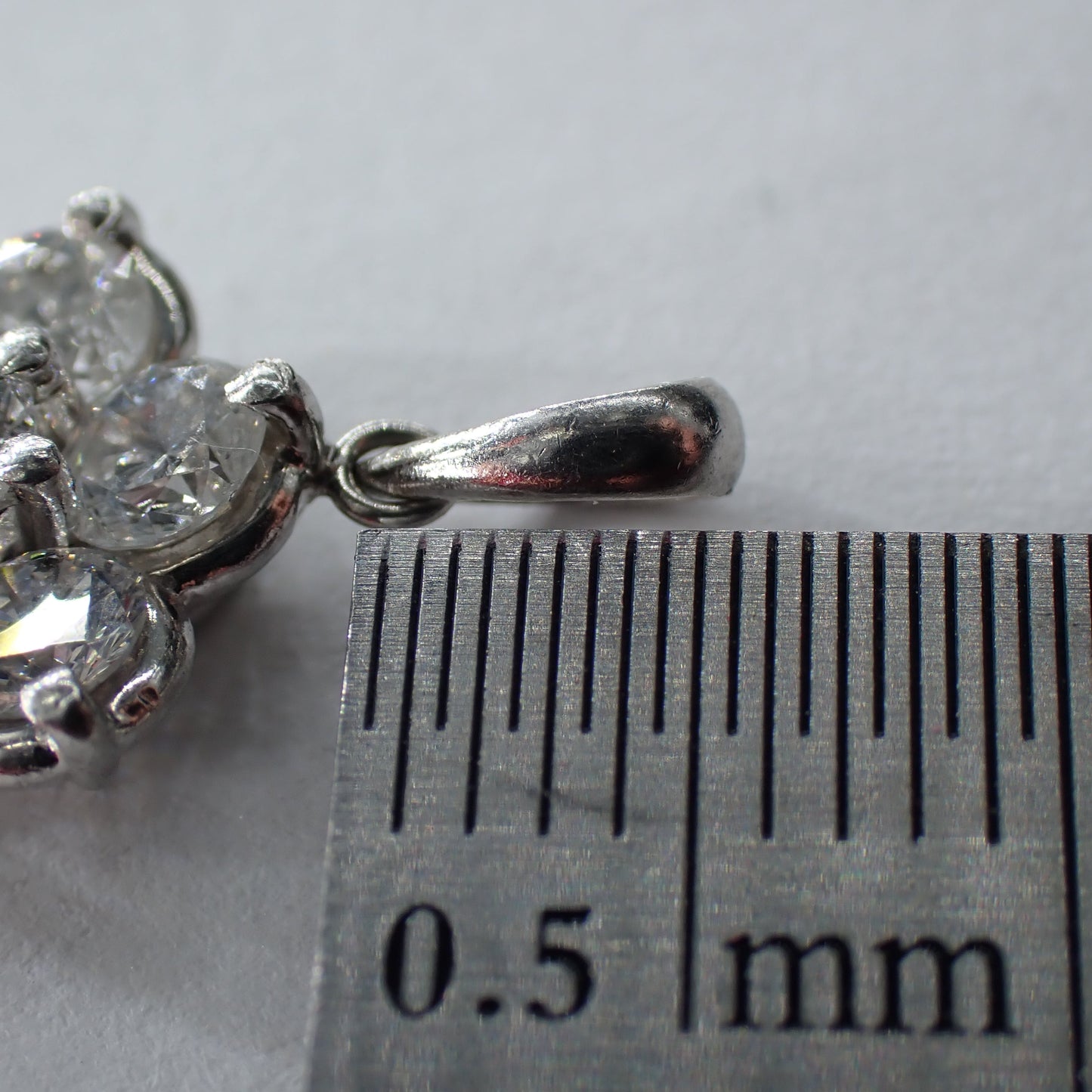 Pt900 ダイヤモンド1.02ct フラワー クラスター ペンダント トップ チャーム ヴィンテージ 小花デザイン 上品な輝き MOP00239