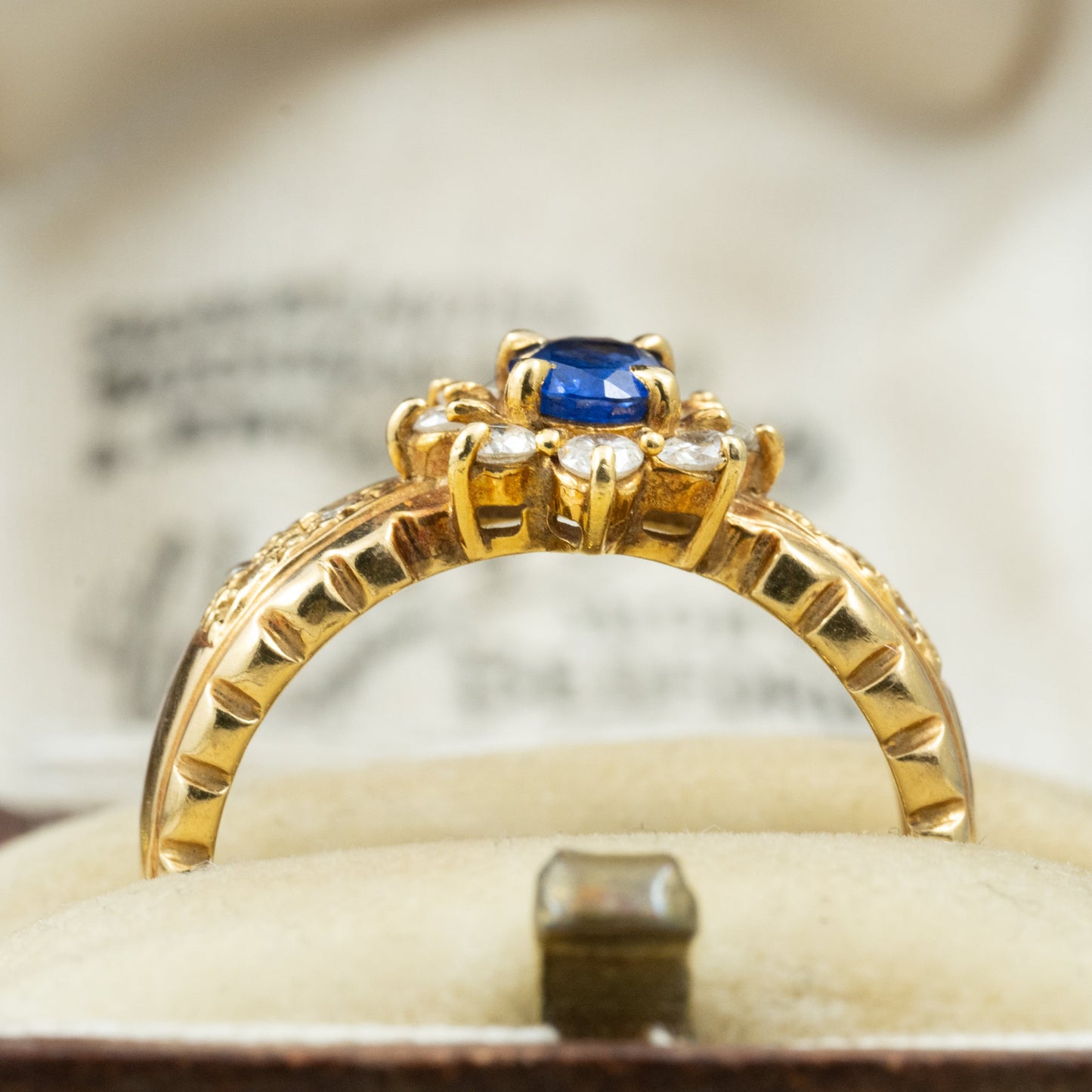 K18 サファイア0.40ct × ダイヤモンド0.43ct リング 〜気品あふれるブルーのきらめき〜OKR00155