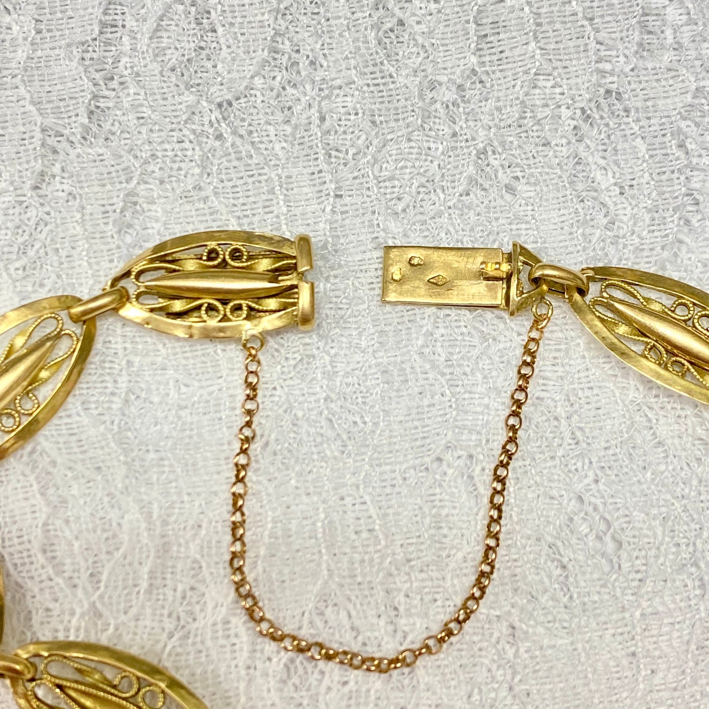 アンティークジュエリー フランス アンティーク 18金フィリグリー ブレスレット 〜美と芸術が花開いた時代のきらめきをあなたに〜 DBT00027