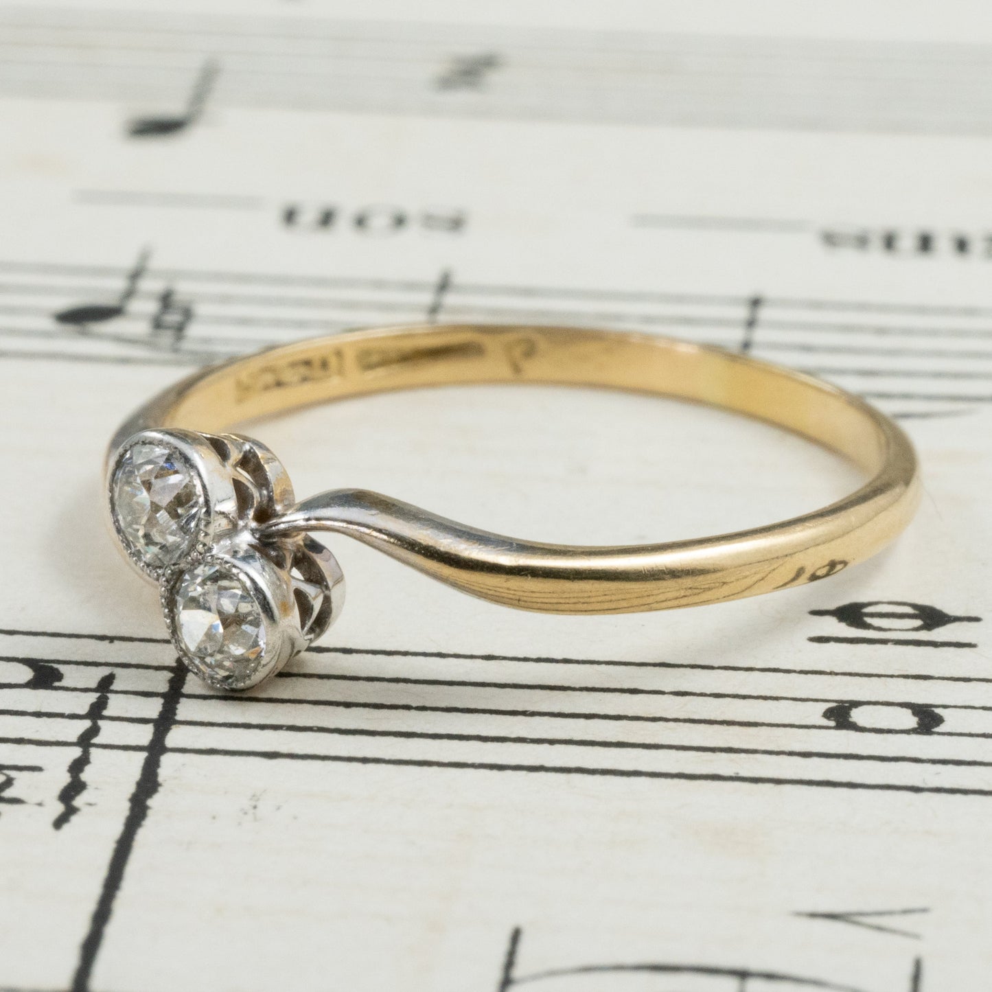 アンティークジュエリー イギリス アンティークリング  トワエモア toietmoi デザイン 指輪 K18 オールドヨーロピアンカット ダイヤモンド 1800年後半から1900年前後頃 〜愛と絆の輝き〜 DR00652