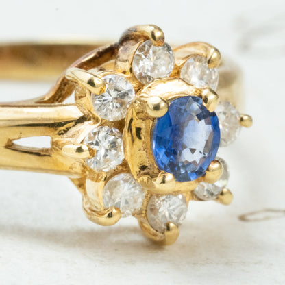 ヴィンテージジュエリー 服部時計店 K18  サファイア 0.17ct  ダイヤモンド 0.2ct クラスター 小花デザイン ゴールド リング 〜楚々とした高原の花のような優しさ〜OKR00245