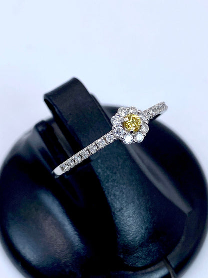 FANCY VIVID YELLOW ダイヤモンド 0.055ct / ダイヤモンド 計0.19ct Pt950 リング 12号【リフレッシュメント(新品仕上げ・補修・洗浄等済)】【3日以内返品可（※カード/キャリア決済の場合）】