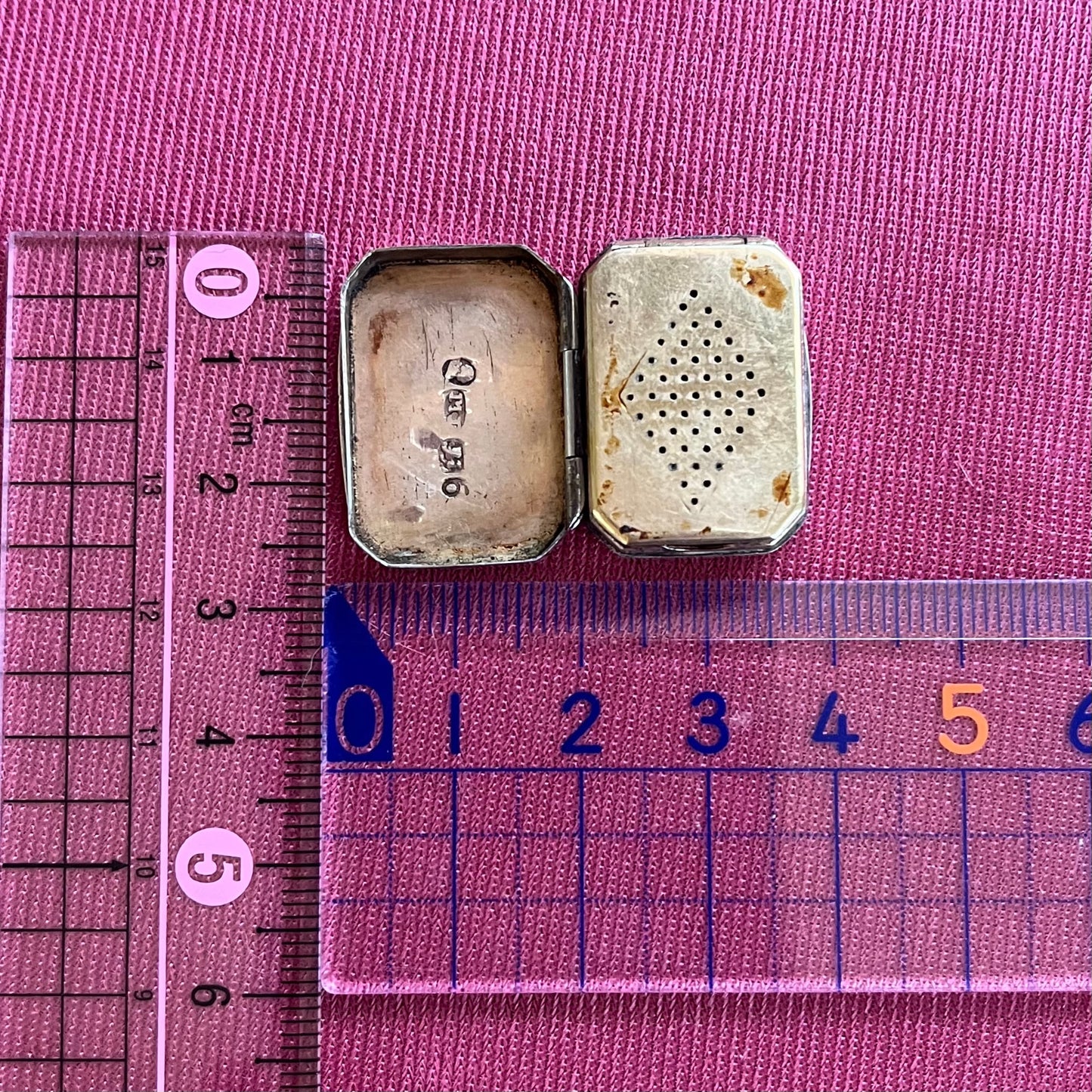 アンティークジュエリー イギリス アンティーク シルバー SV925 ヴィネグレット 気付け薬 香水 ケース ペンダントトップ チャーム 1790年  〜香りを運ぶロマン〜 DP00106
