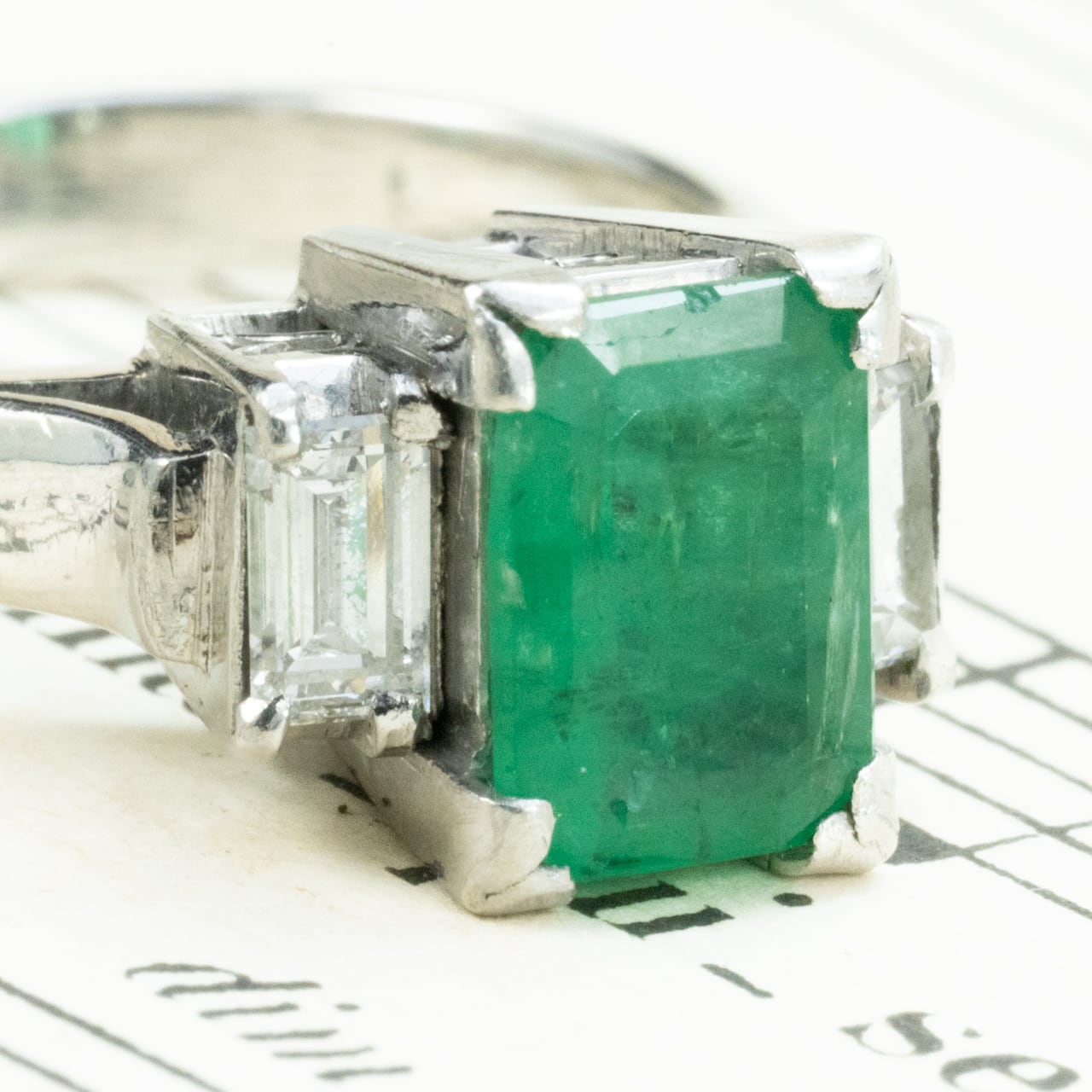 昭和ジュエリー エメラルド ダイヤモンド リング Pt900 1.01ct ヴィンテージ 昭和レトロ 透かしデザイン プラチナ 指輪 MR00777