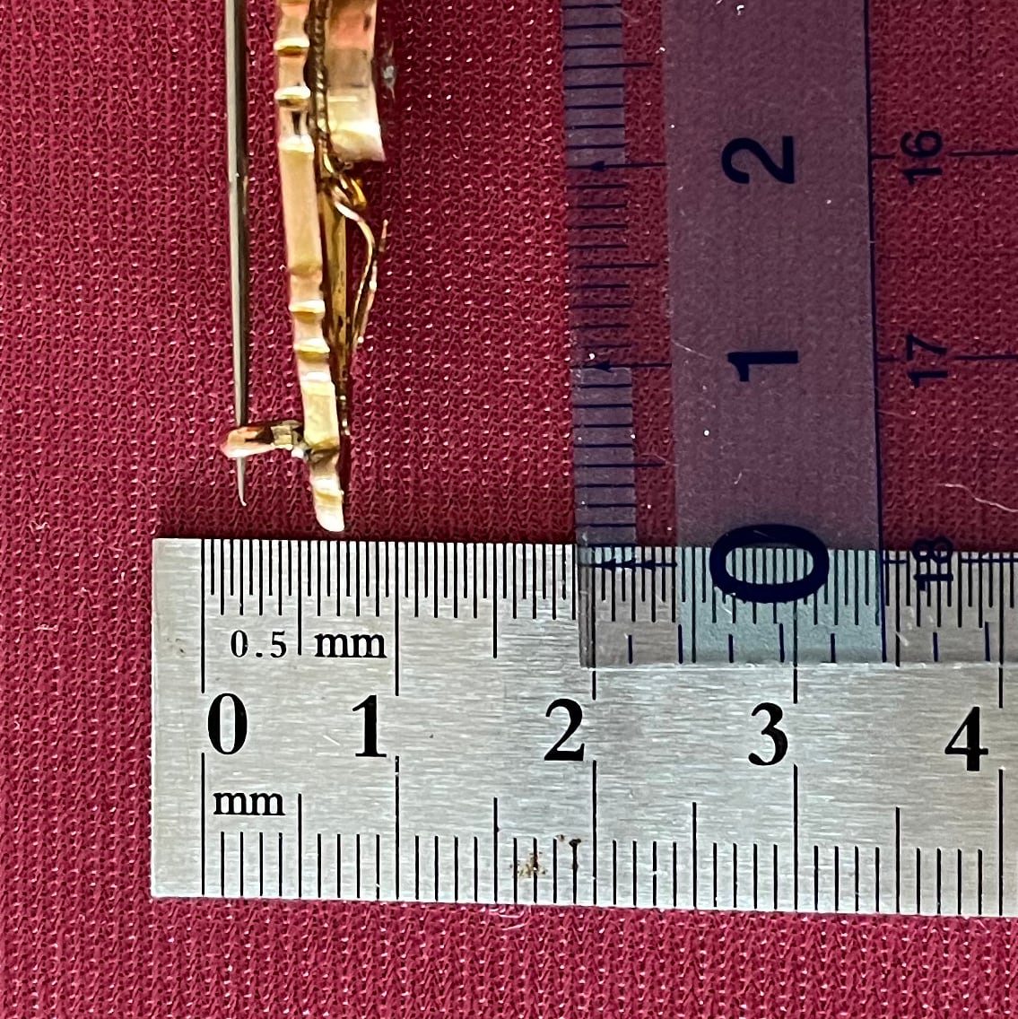 イギリス  アンティークジュエリー ブローチ K9 オールドカットダイヤモンド 1900年 ミレニアム DBR00126
