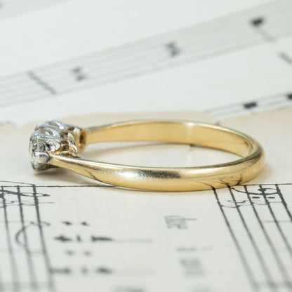 イギリス  アンティークジュエリー 3stone K18 /Pt  ゴールド コンビカラー シンプルデザイン リング オールドカットダイヤモンド 約0.2ct  1900年初頭頃  DR00726