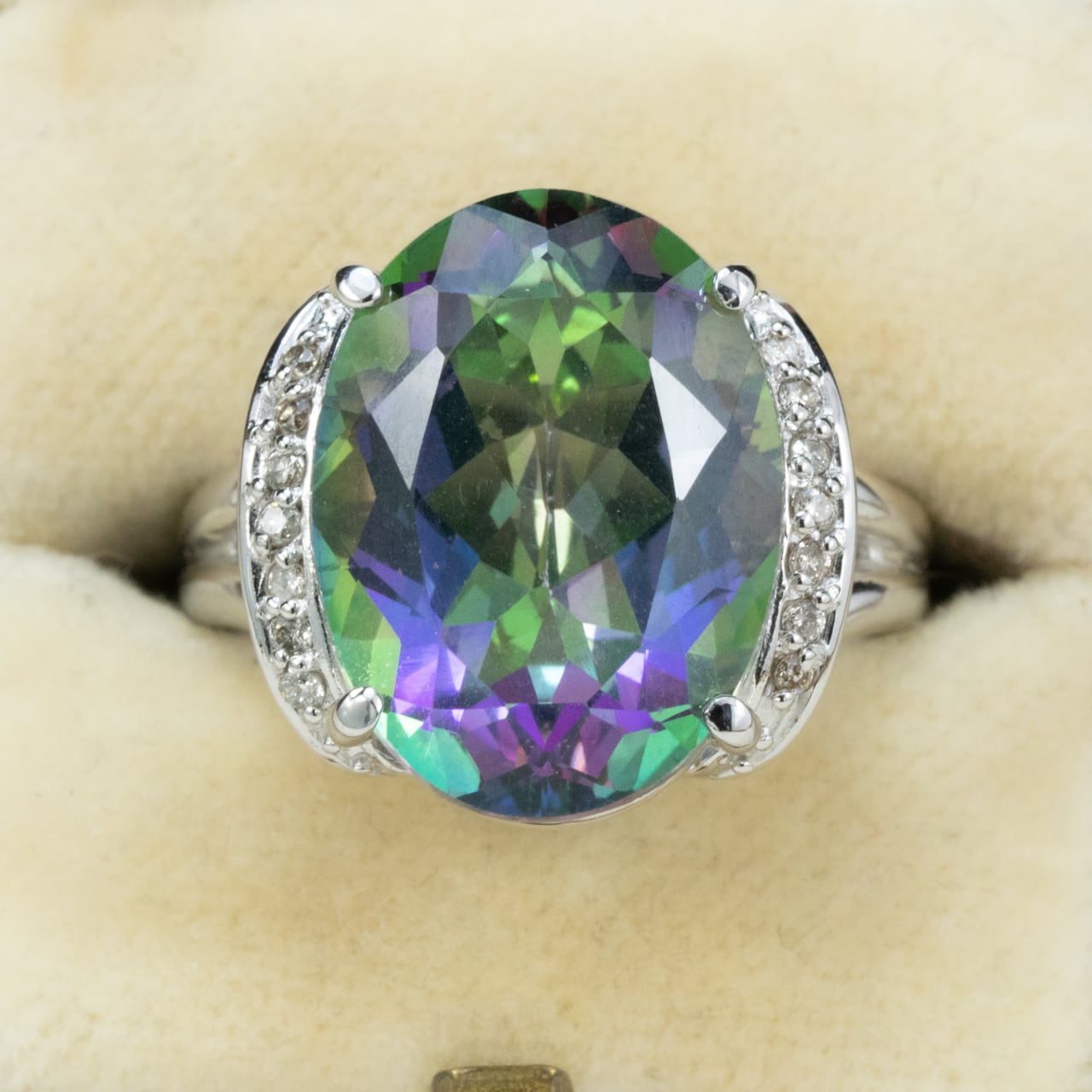 ヴィンテージジュエリー シルバーカラー ホワイトゴールド  K18WG ミスティックトパーズ 11.695ct  ダイヤモンド 0.10ct  OKR00248