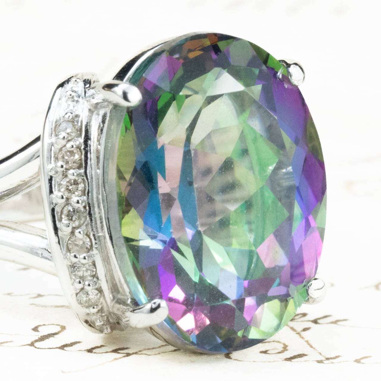 ヴィンテージジュエリー シルバーカラー ホワイトゴールド  K18WG ミスティックトパーズ 11.695ct  ダイヤモンド 0.10ct  OKR00248