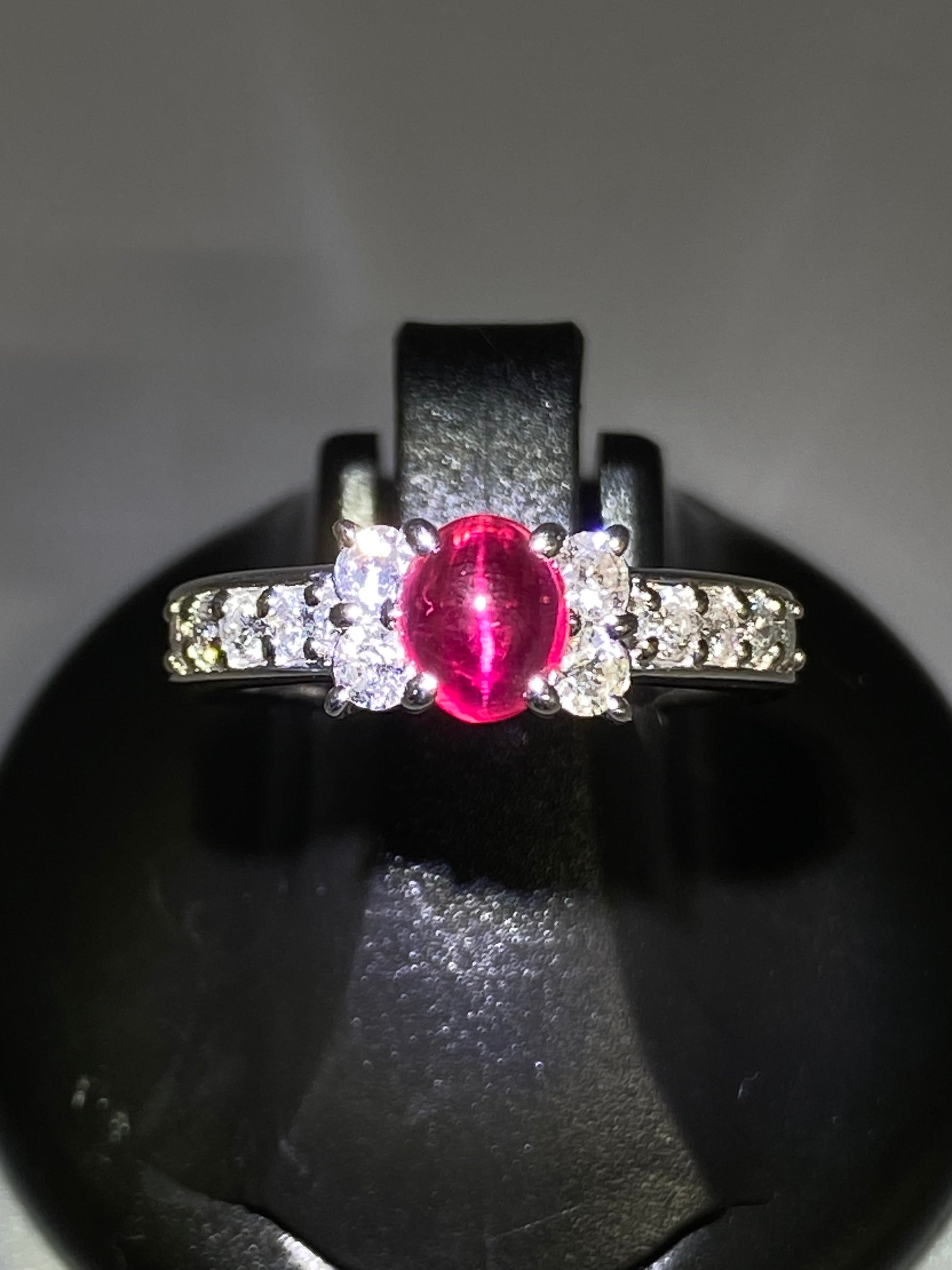 【夏季全体SALE（ジュエリー）~7/31】ルビー（キャッツアイ風）0.71ct / ダイヤモンド 計0.50ct  Pt900 リング 11号【リフレッシュメント(新品仕上げ・補修・洗浄等済)】【3日以内返品可（※カード/キャリア決済の場合）】