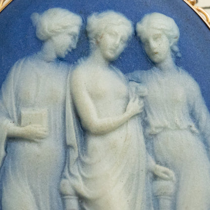 K９イギリス ウエッジウッド wedgwood ヴィンテージ カメオ ブローチ 〜空の青に魅せられて…女神達の語らい〜 MOBR00027