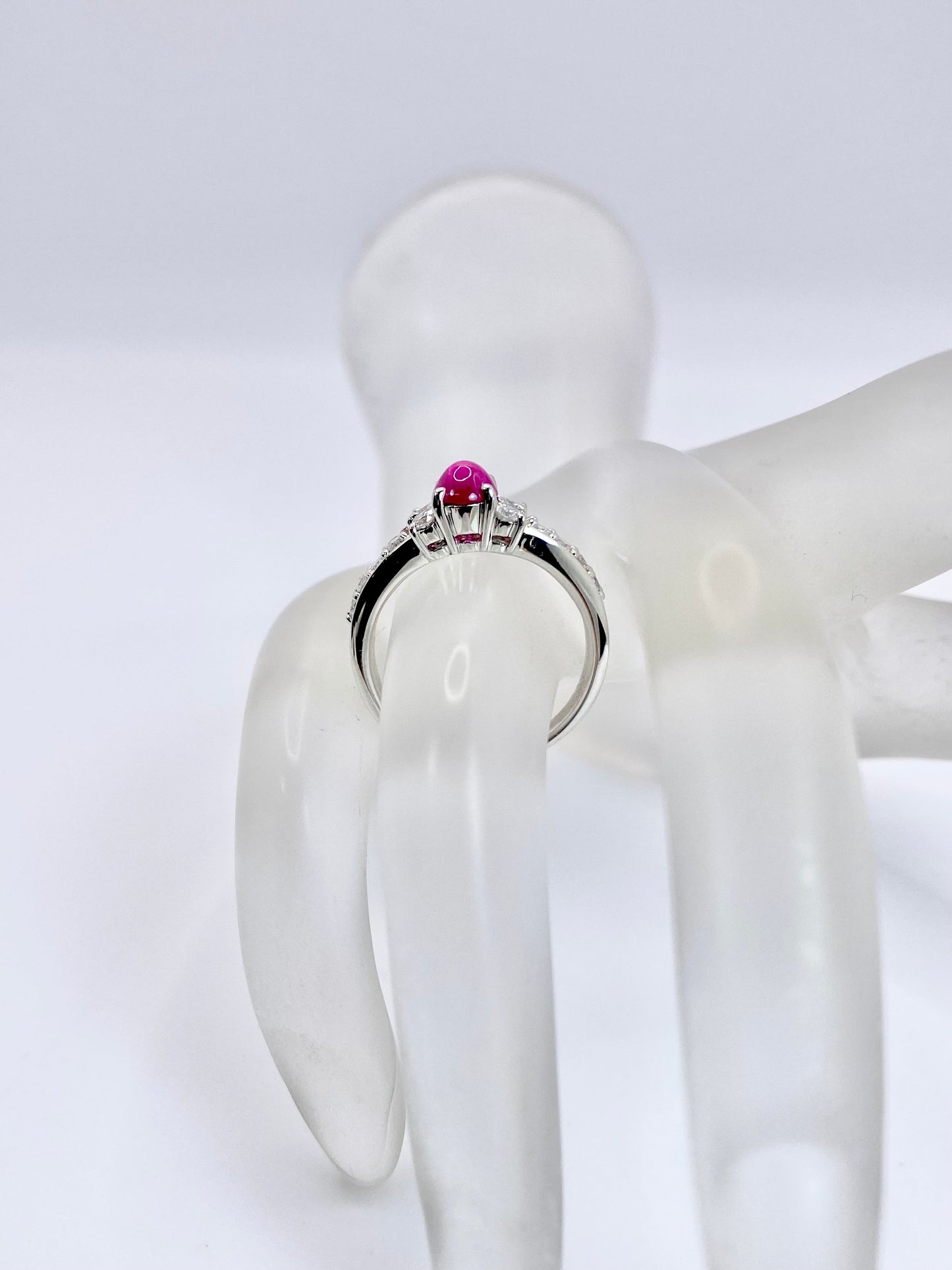 【夏季全体SALE（ジュエリー）~7/31】ルビー（キャッツアイ風）0.71ct / ダイヤモンド 計0.50ct  Pt900 リング 11号【リフレッシュメント(新品仕上げ・補修・洗浄等済)】【3日以内返品可（※カード/キャリア決済の場合）】