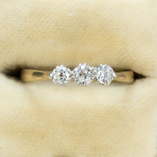 イギリス  アンティークジュエリー 3stone K18 /Pt  ゴールド コンビカラー シンプルデザイン リング オールドカットダイヤモンド 約0.2ct  1900年初頭頃  DR00726
