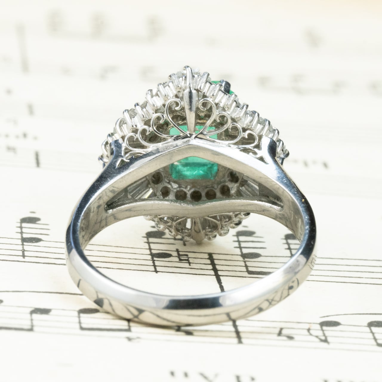 昭和ジュエリー エメラルド ダイヤモンド リング Pt900 1.79ct 1.4ct バレリーナセッティング ヴィンテージ 昭和レトロ MOR00698