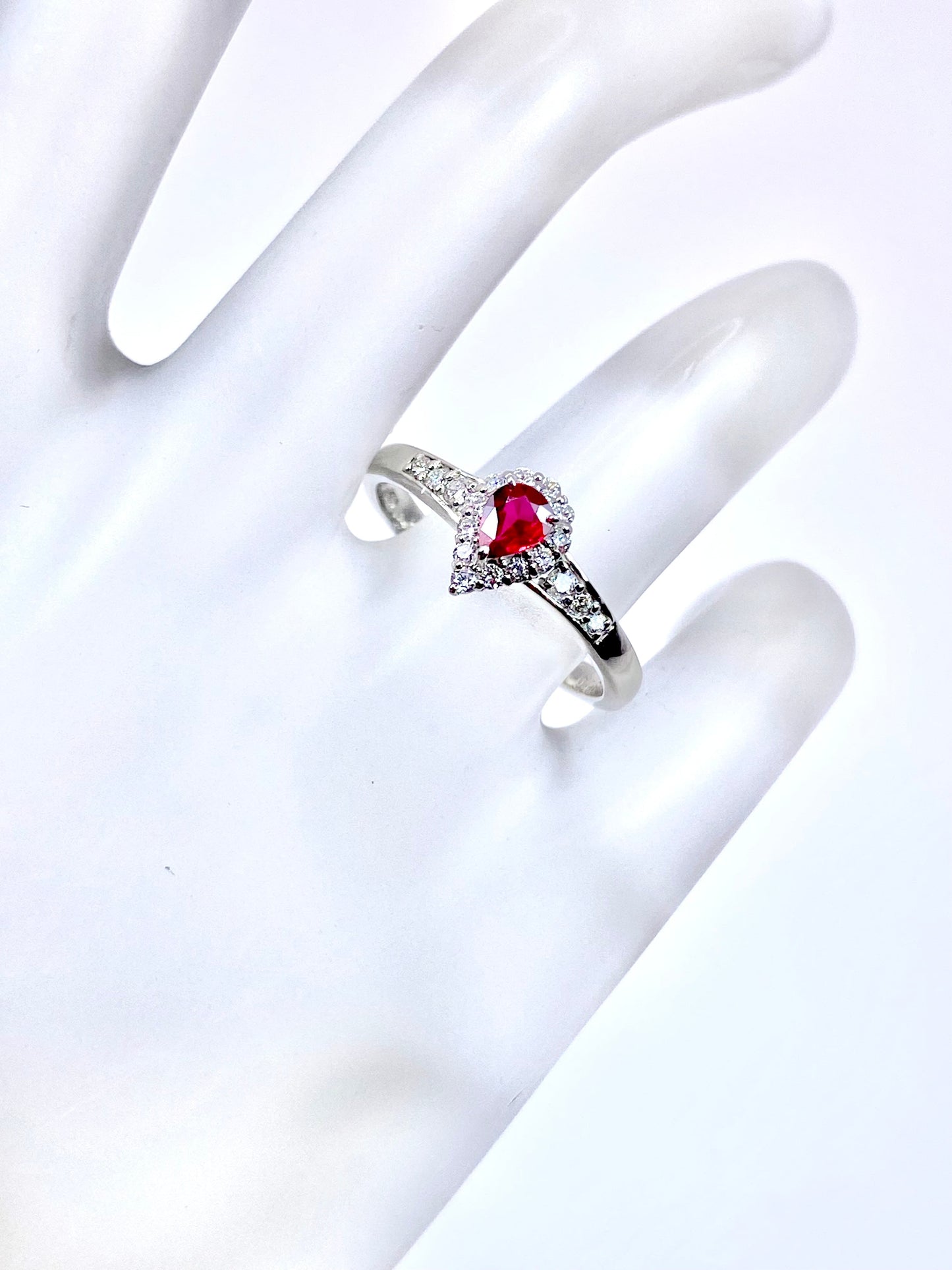 【新品】非加熱ピジョンブラッドルビー 0.21ct / ダイヤモンド 計0.18ct Pt950 リング【新品】【3日以内返品可（※カード/キャリア決済の場合）】