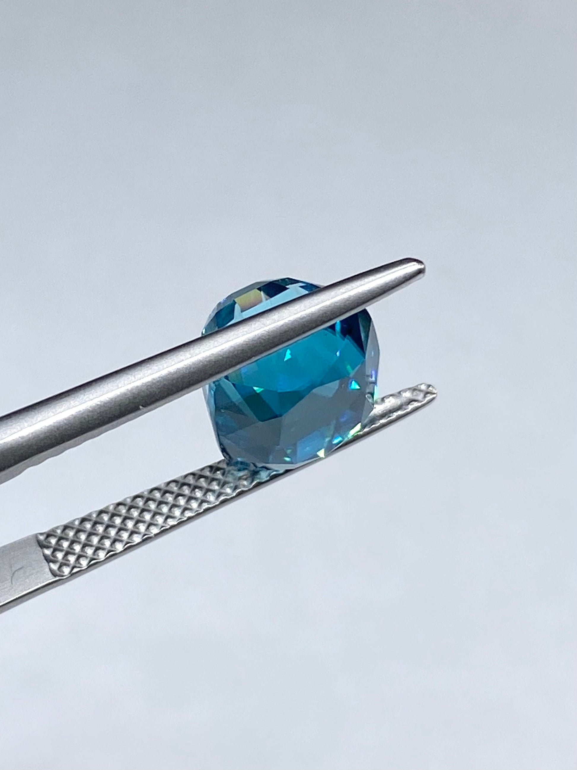 ブルージルコン 7.26ct ルース 4枚目