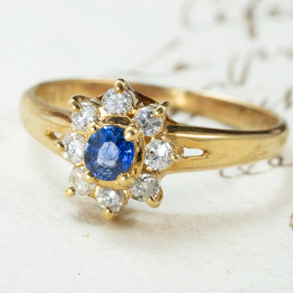 ヴィンテージジュエリー 服部時計店 K18  サファイア 0.17ct  ダイヤモンド 0.2ct クラスター 小花デザイン ゴールド リング 〜楚々とした高原の花のような優しさ〜OKR00245