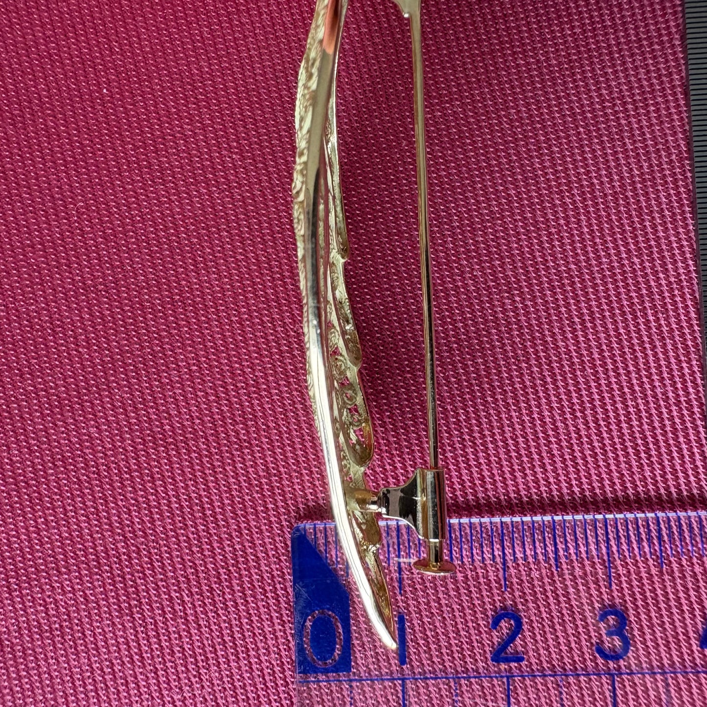 K18 日本製 フィリグリー 透かし細工 リーフデザイン ブローチ 〜光と影をまとう繊細な金細工〜  MOBR00037