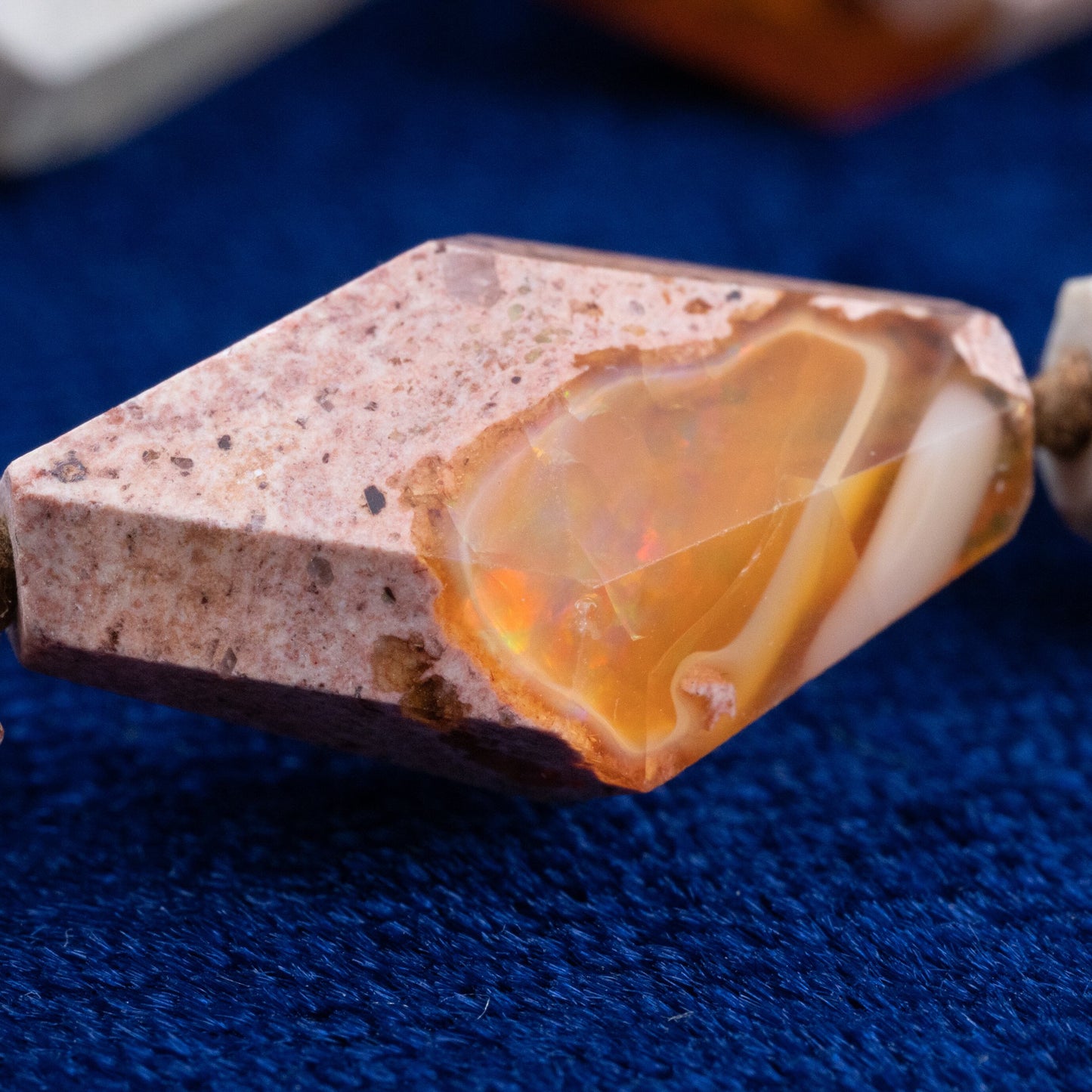 【日本の作品】希少 貴重 昭和レトロ デザイン ネックレス K18 カンテラオパール  閉じ込められた虹色の世界 OKP00043