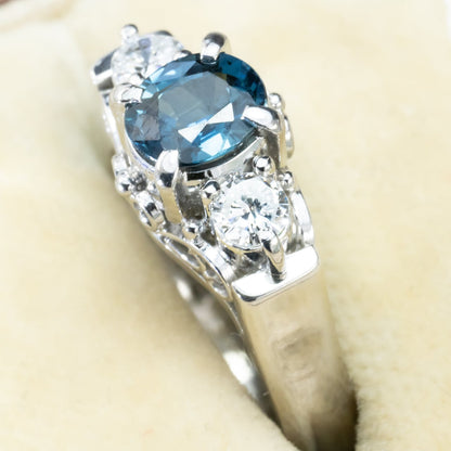 Pt900 天然サファイア 2.47ct × ダイヤモンド  昭和レトロ リング｜3ストーン 透かし細工  ゴージャス ヴィンテージジュエリー 9.5号｜DaisyRing OKR00228