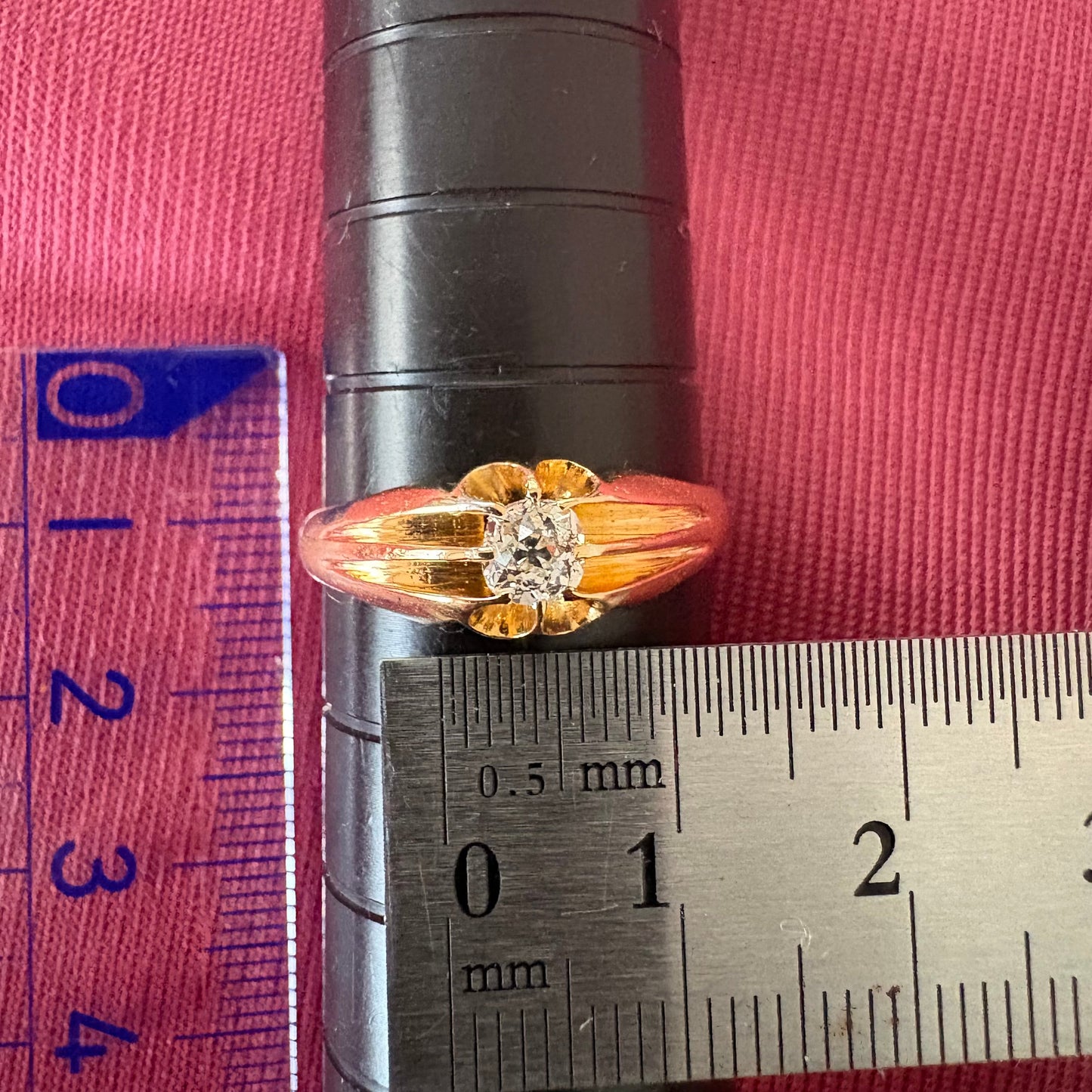 イギリスアンティーク ジュエリー K18 オールドマインカットダイヤモンド 約0.5ct ベルチャーセッティング 1905年製 バーミンガム 彫り装飾 ゴールド リング DR00776  Daisy Ring