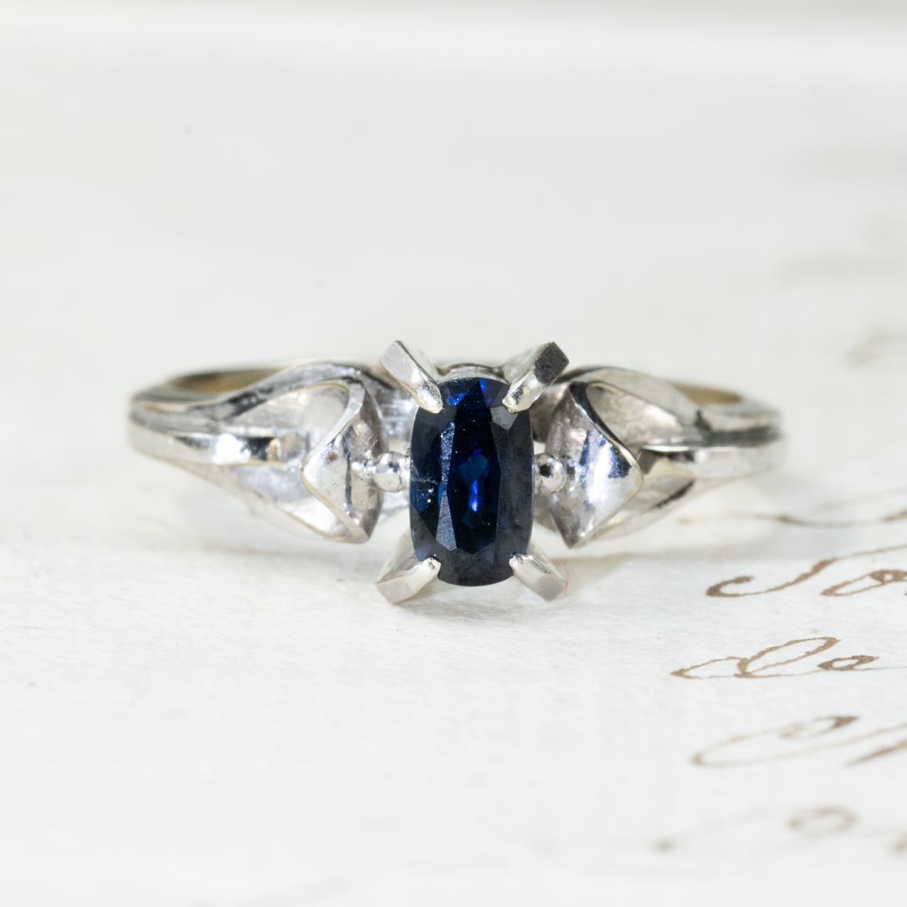 昭和ジュエリー サファイアリング 0.52ct K14WG 昭和レトロ 和デコ ヴィンテージ 指輪 青石 クールデザイン MOR00619