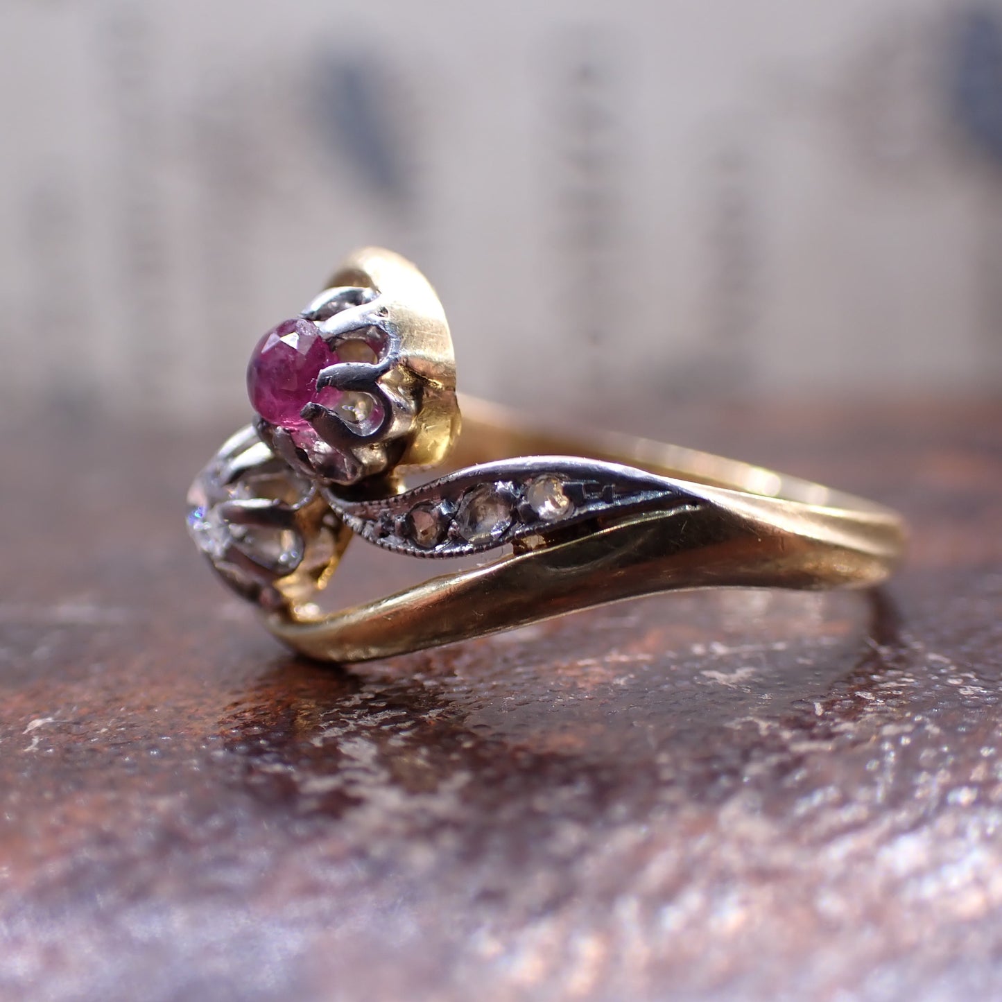 フランス  アンティークジュエリー トワエモア  クロスオーバー デザイン K18 ゴールド コンビカラー リング 珍しいマスカロン刻印 DR00733
