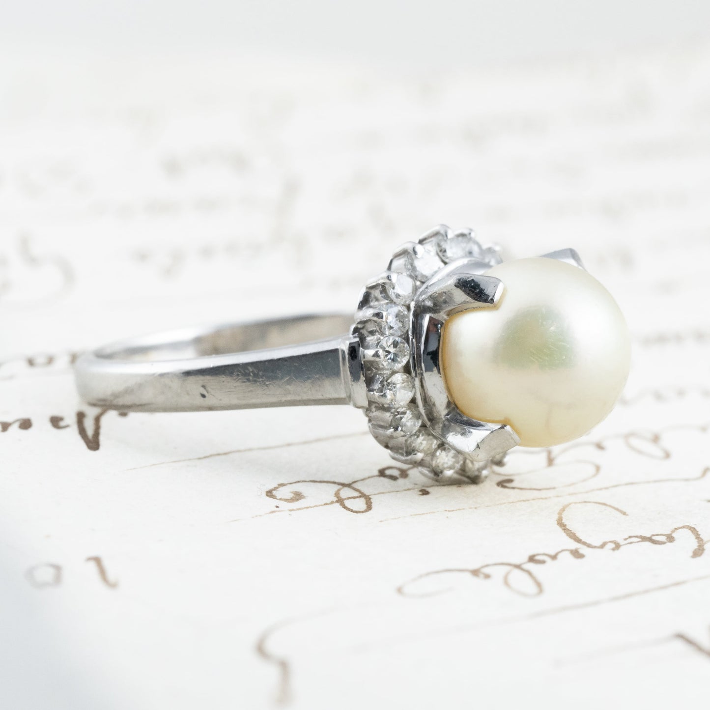 昭和レトロ Pt900 パール約9.0mm D0.36 １珠 デザイン ヴィンテージ リング 〜大輪の花が咲いたような美しさ〜 MOR00613