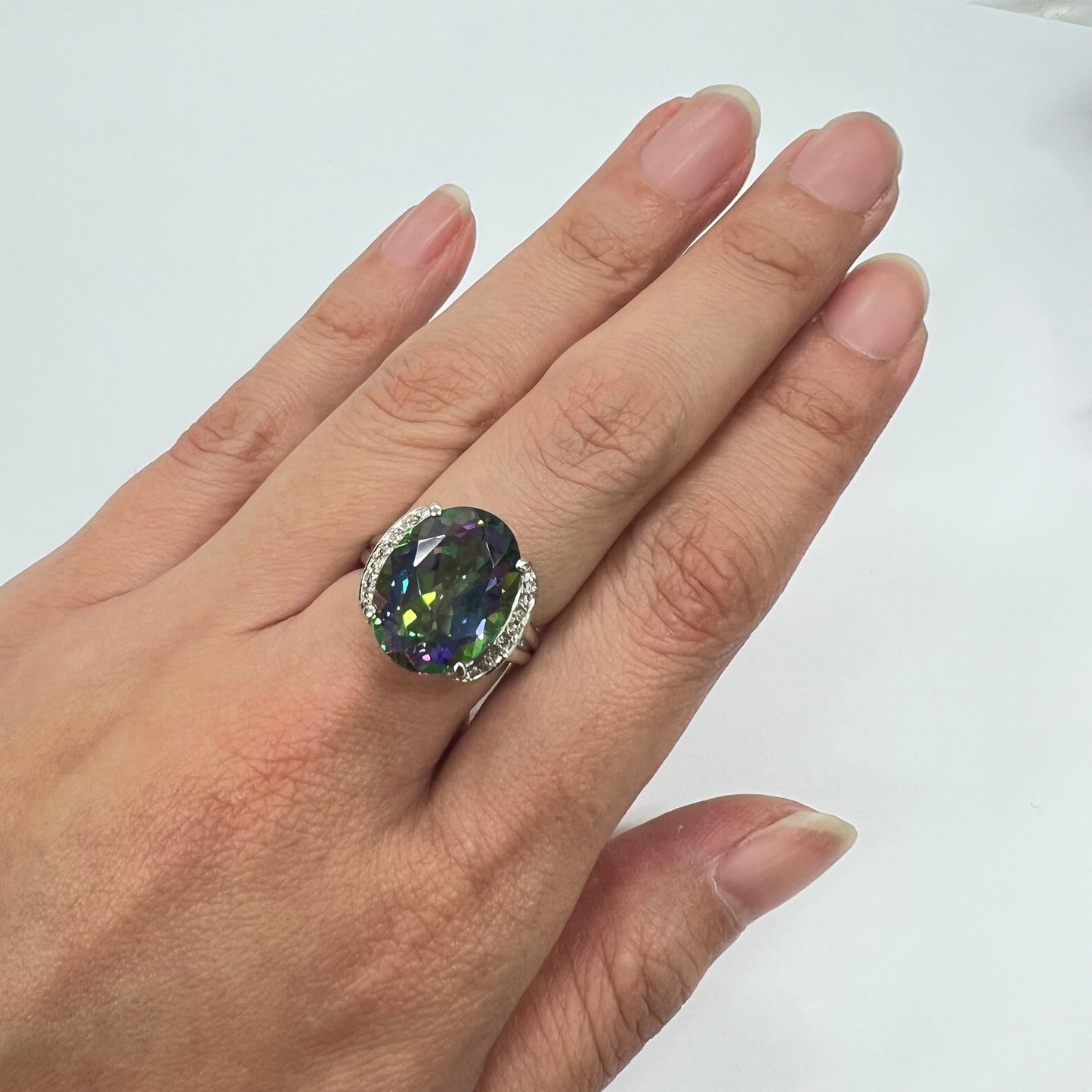 ヴィンテージジュエリー シルバーカラー ホワイトゴールド  K18WG ミスティックトパーズ 11.695ct  ダイヤモンド 0.10ct  OKR00248