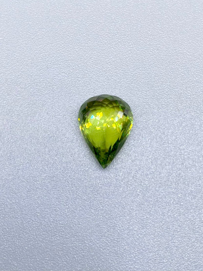 はっきり美しい緑茶系スフェーン 3.29ct ルースペアシェイプ 動画リンク Twitter/Xあり 12枚目