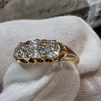 アンティーク ジュエリー イギリス K18   アンティークリング オールドマインカットダイヤモンド  約1ct 3石 トリロジー ベルチャーセッティング 1800年代後半 DR00740 Daisy Ring