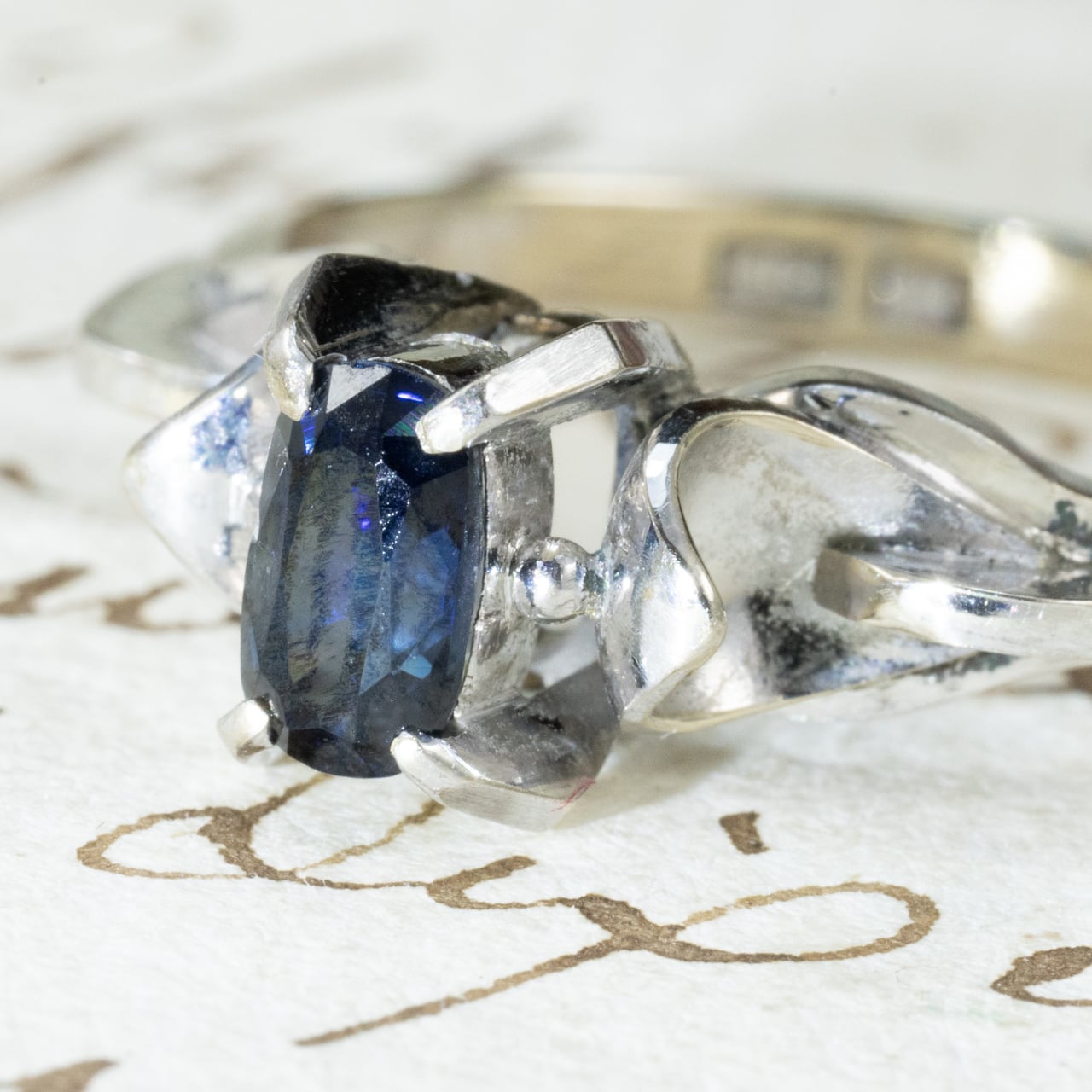 昭和ジュエリー サファイアリング 0.52ct K14WG 昭和レトロ 和デコ ヴィンテージ 指輪 青石 クールデザイン MOR00619