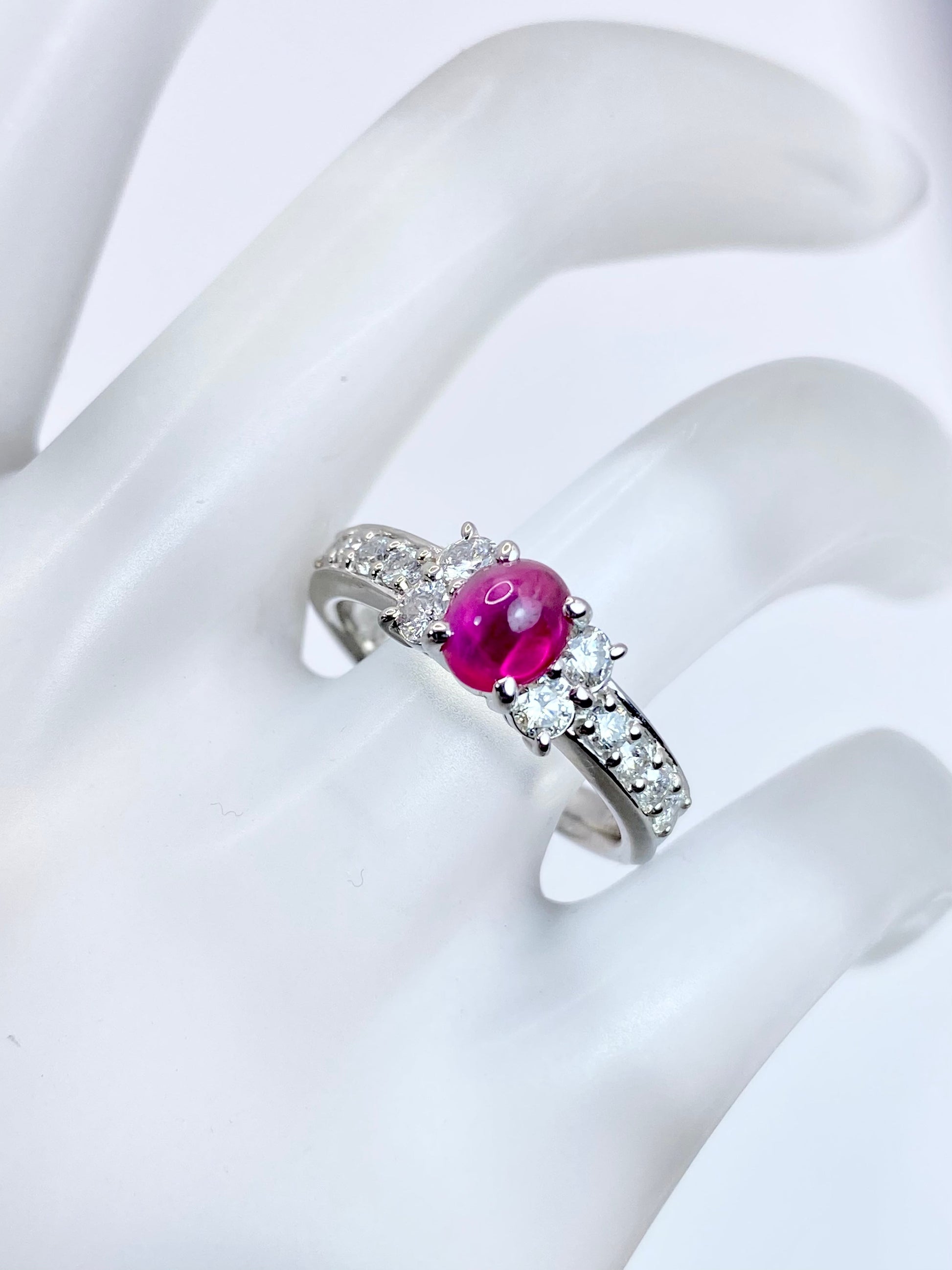 【夏季全体SALE（ジュエリー）~7/31】ルビー（キャッツアイ風）0.71ct / ダイヤモンド 計0.50ct  Pt900 リング 11号【リフレッシュメント(新品仕上げ・補修・洗浄等済)】【3日以内返品可（※カード/キャリア決済の場合）】