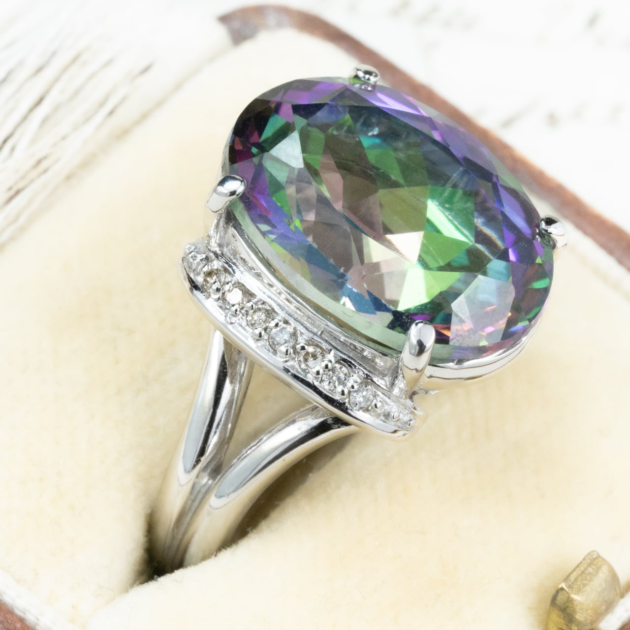 ヴィンテージジュエリー シルバーカラー ホワイトゴールド  K18WG ミスティックトパーズ 11.695ct  ダイヤモンド 0.10ct  OKR00248