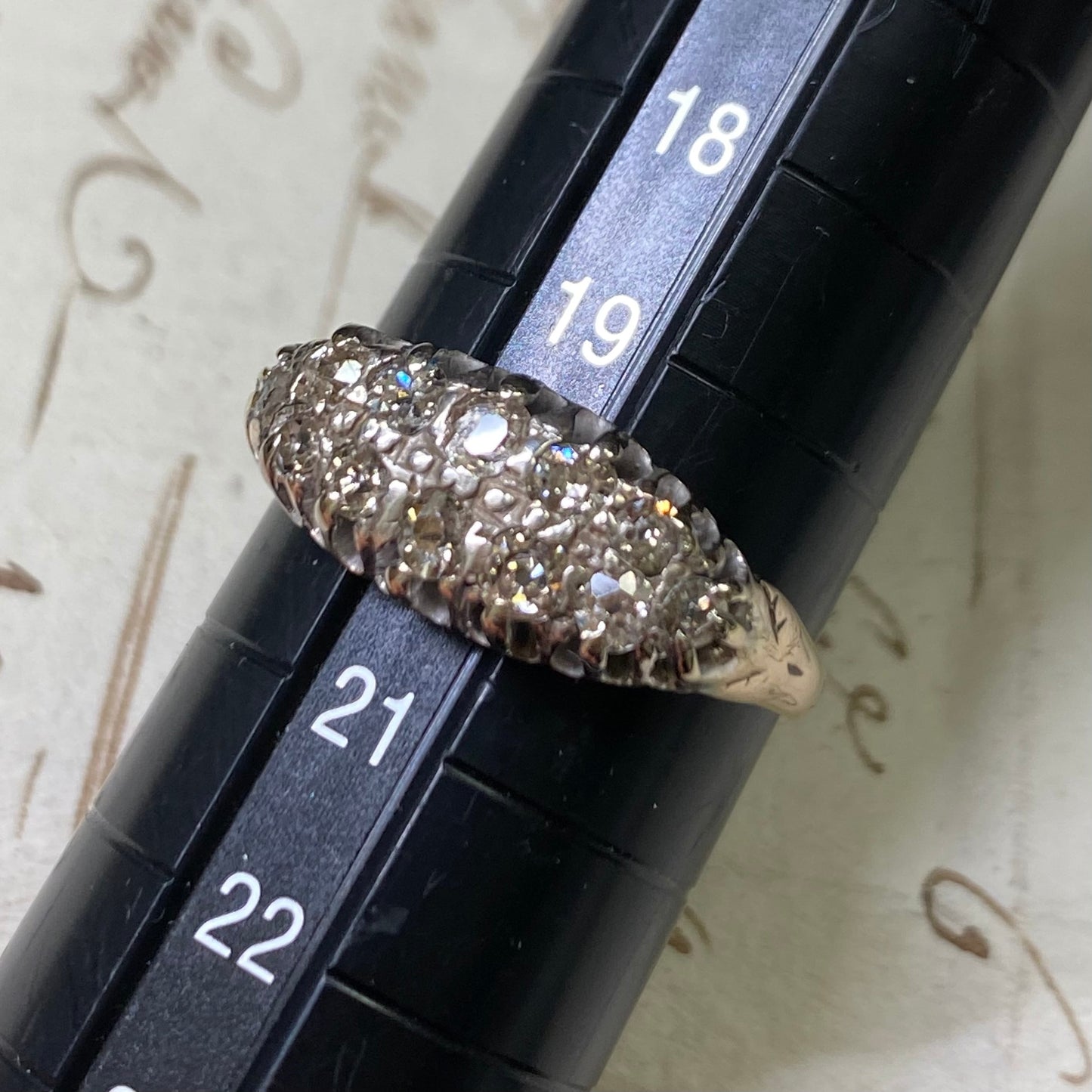 アンティークジュエリー イギリス アンティークリング 貴重な2列のオールドヨーロピアンカットダイヤモンド 9ct（X線）DR00432