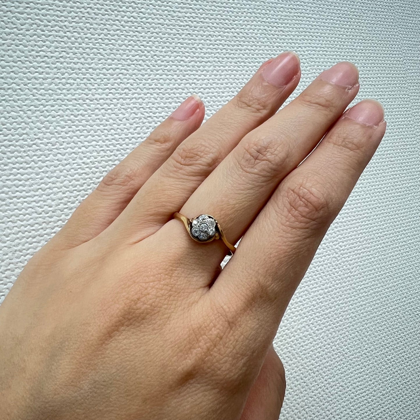 アンティークジュエリー イギリス アンティークリング クラスター 小花 フラワー デザイン  K18 オールドカット ダイヤモンド 1900初頭頃 〜指先に一輪の花を〜 DR00471