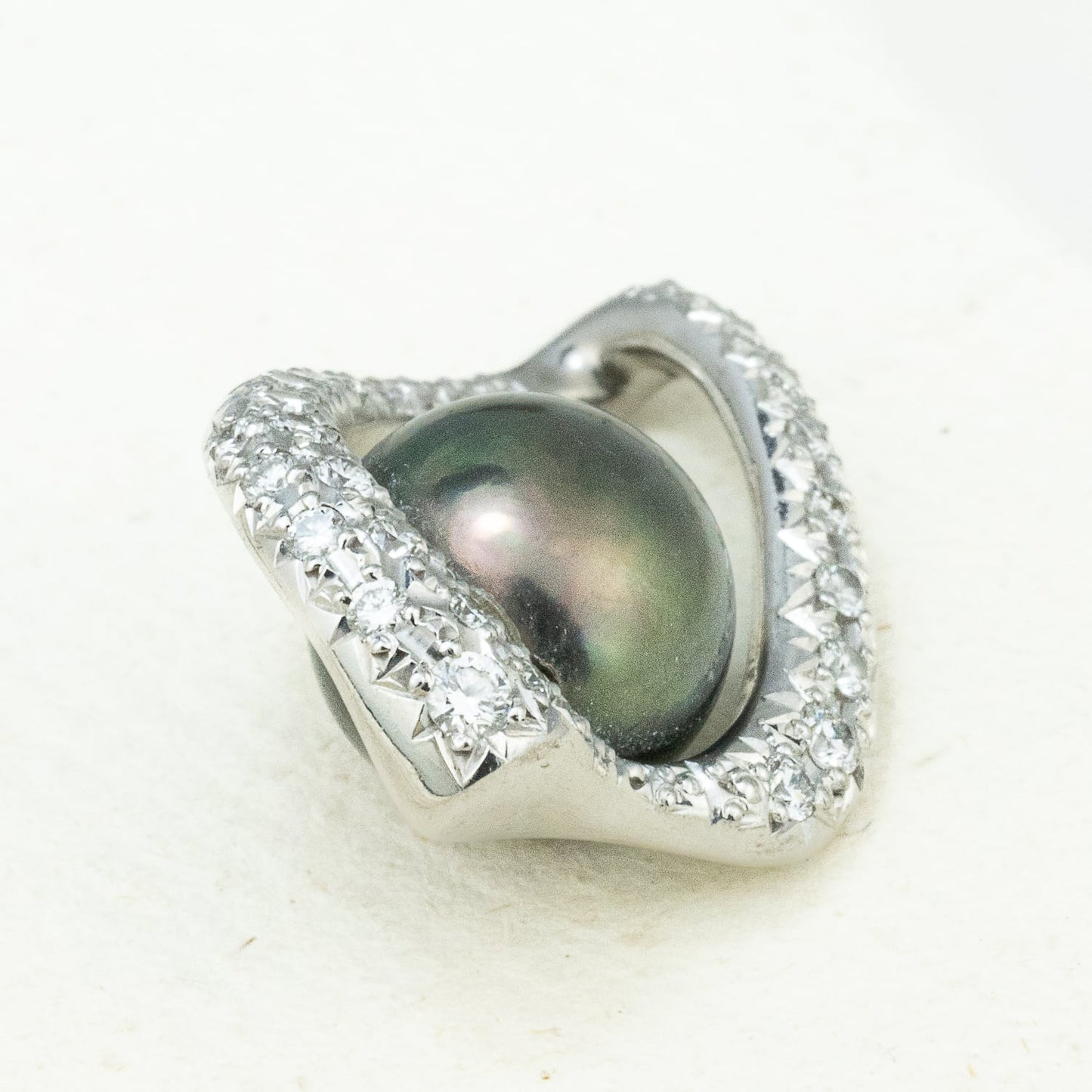 K18WG 黒蝶真珠 ピーコックカラー ダイヤモンド  0.25ct  4.0g 9.0mm珠 MOP00274