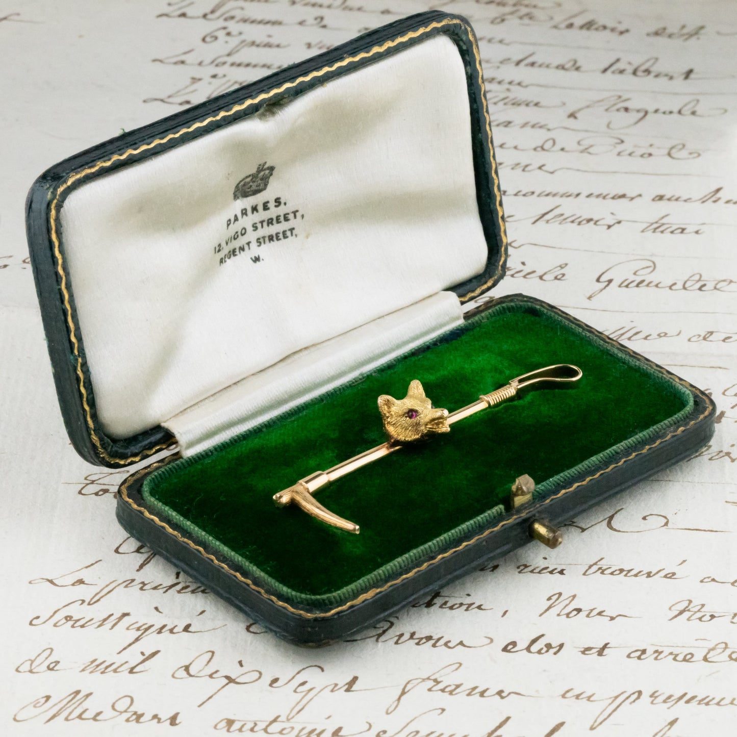 アンティークジュエリー fox brooch  K15イギリス キツネ アンティークブローチ お目目が可愛い ルビーDBR00114