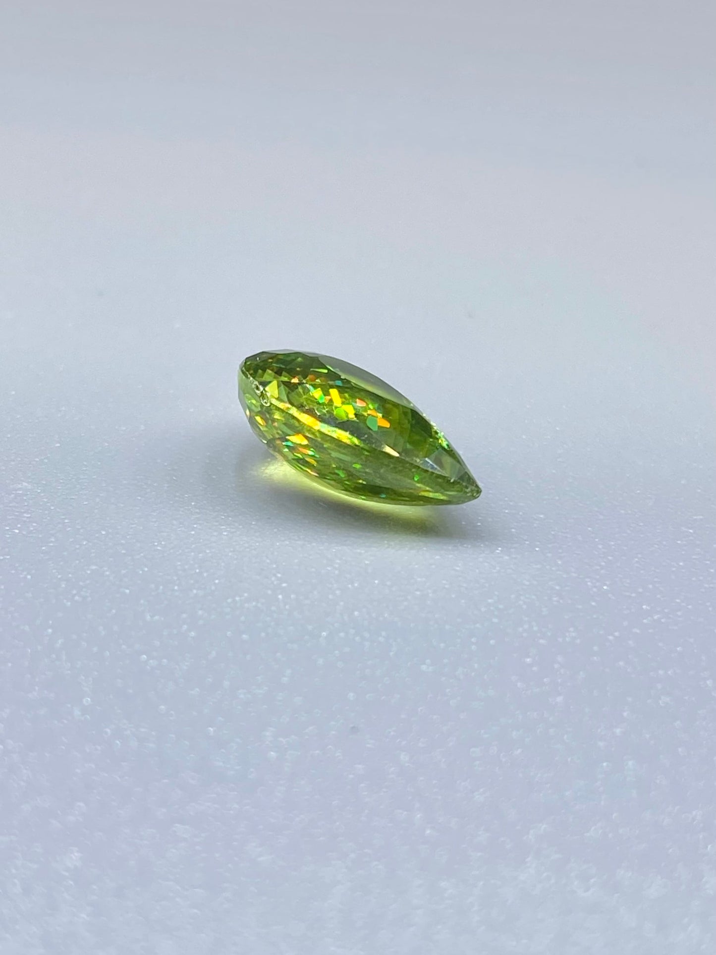 はっきり美しい緑茶系スフェーン 3.29ct ルースペアシェイプ 動画リンク Twitter/Xあり 6枚目