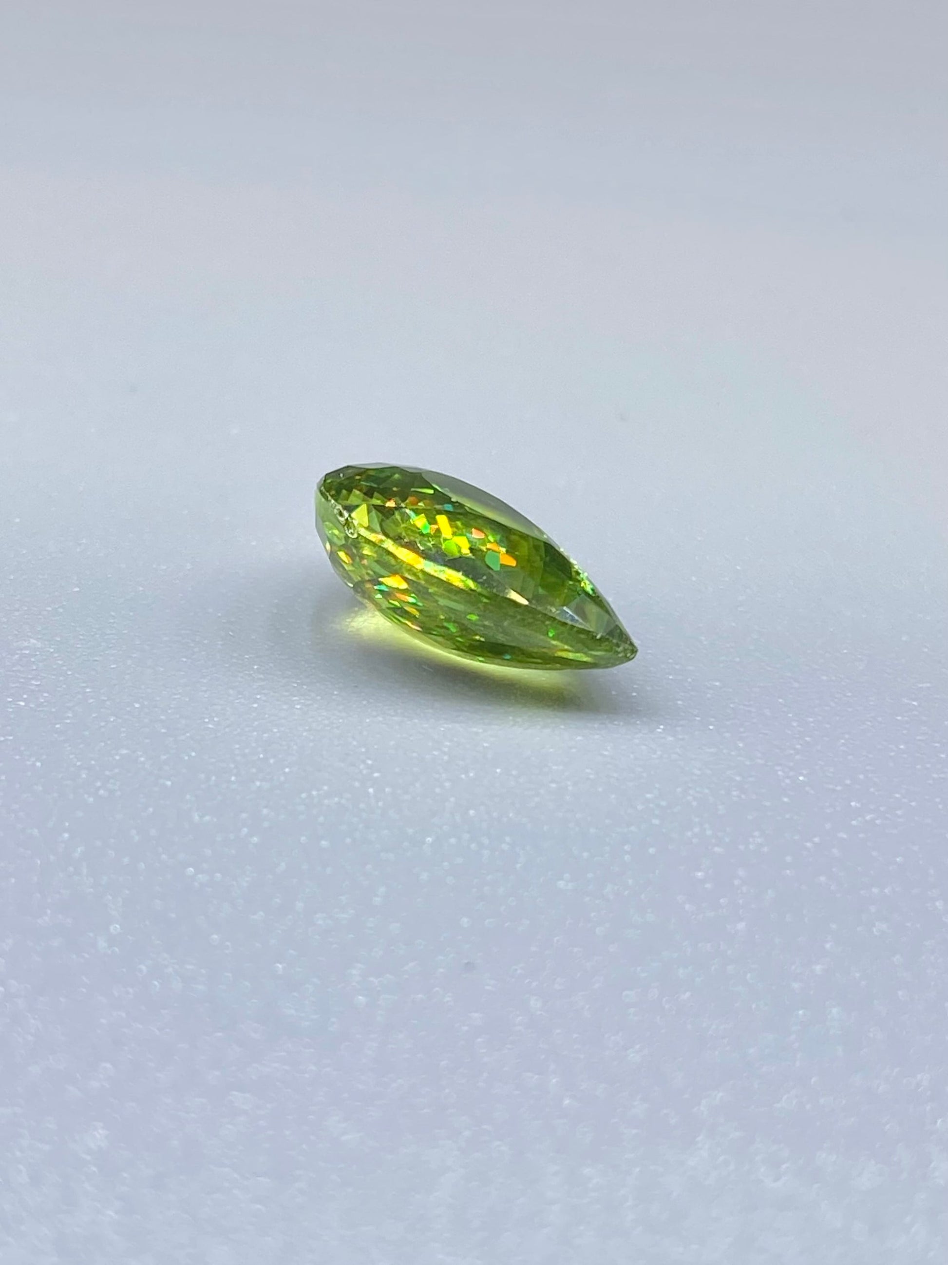 はっきり美しい緑茶系スフェーン 3.29ct ルースペアシェイプ 動画リンク Twitter/Xあり 6枚目