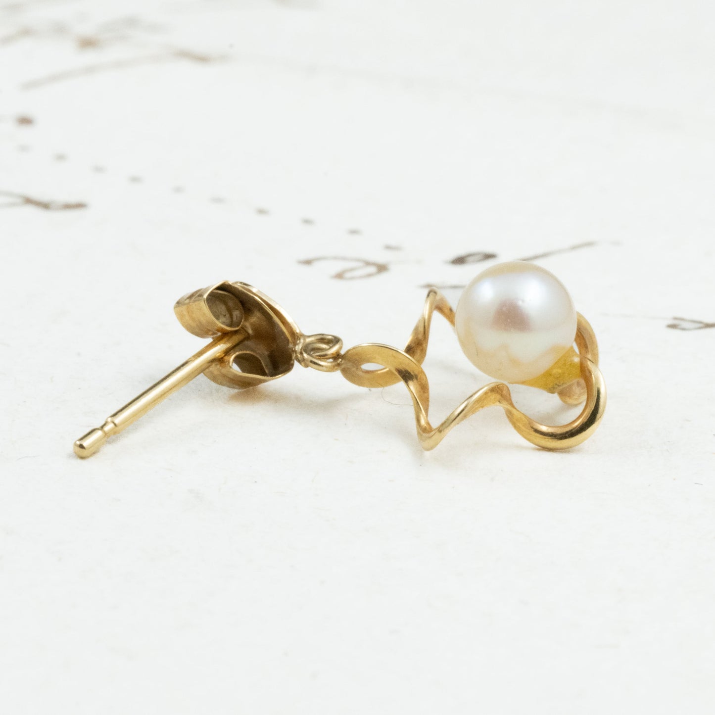 K18 パールピアス 星形でレトロなデザインが可愛いアイテム☆美しい真珠は4.3mm MOE00069
