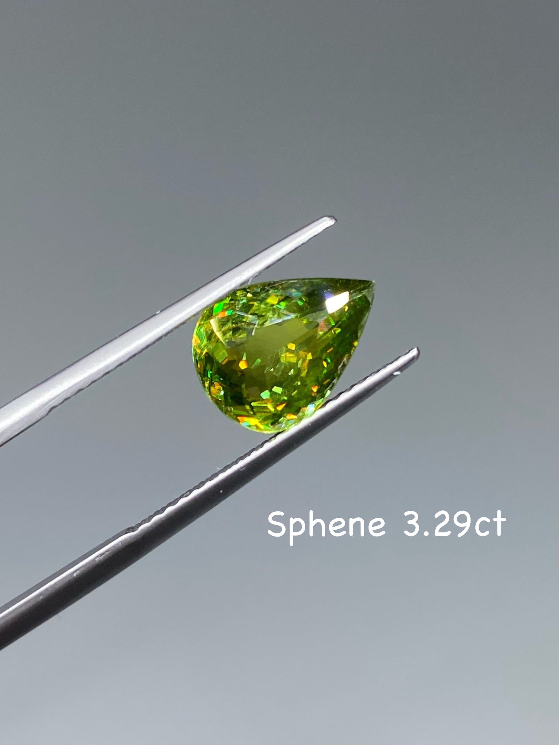 はっきり美しい緑茶系スフェーン 3.29ct ルースペアシェイプ 動画リンク Twitter/Xあり