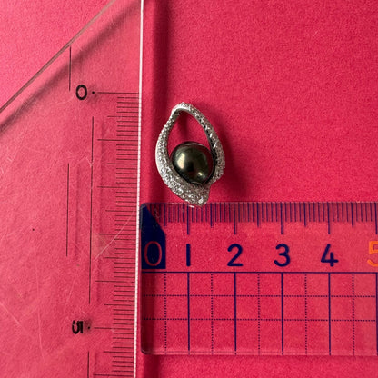 K18WG 黒蝶真珠 ピーコックカラー ダイヤモンド  0.25ct  4.0g 9.0mm珠 MOP00274