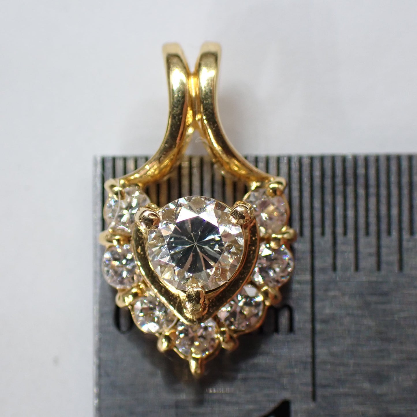 K18 ダイヤモンド 0.27ct ペンダントトップ 取り巻き ヘイロー ハートモチーフ調 シンプル 上品 普段使い 一点物 ジュエリーMOP00256