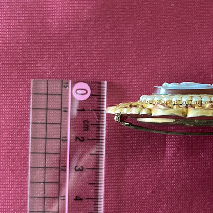 アンティークジュエリー アンティークブローチ  ストーンカメオ  K10 シードパール エナメル 28.0g 昔の職人の技術が詰まった美しい作品 MOBR00032