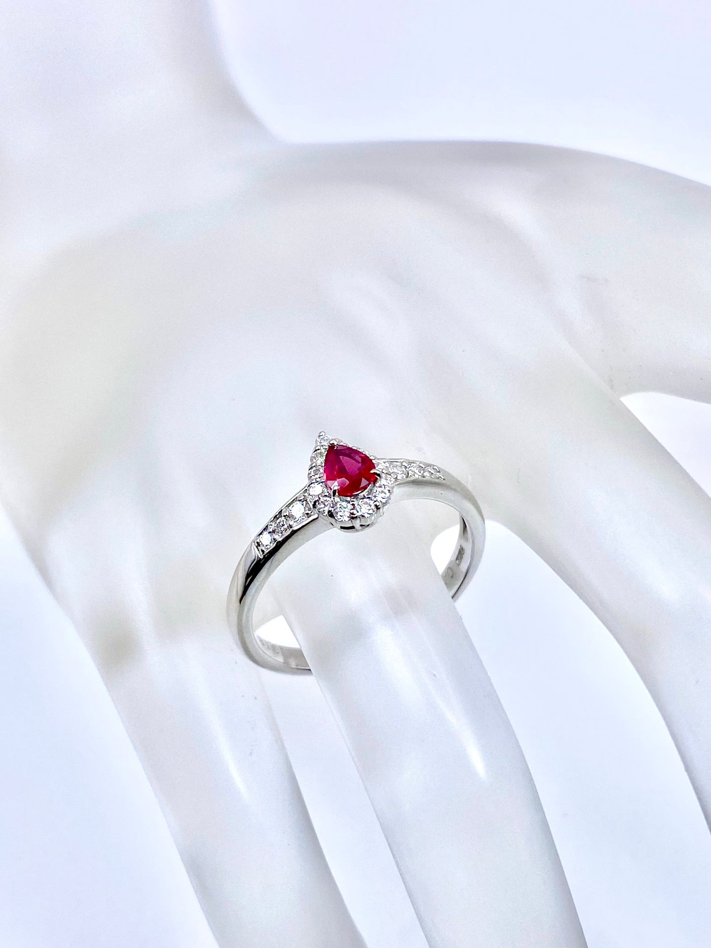 【新品】非加熱ピジョンブラッドルビー 0.21ct / ダイヤモンド 計0.18ct Pt950 リング【新品】【3日以内返品可（※カード/キャリア決済の場合）】