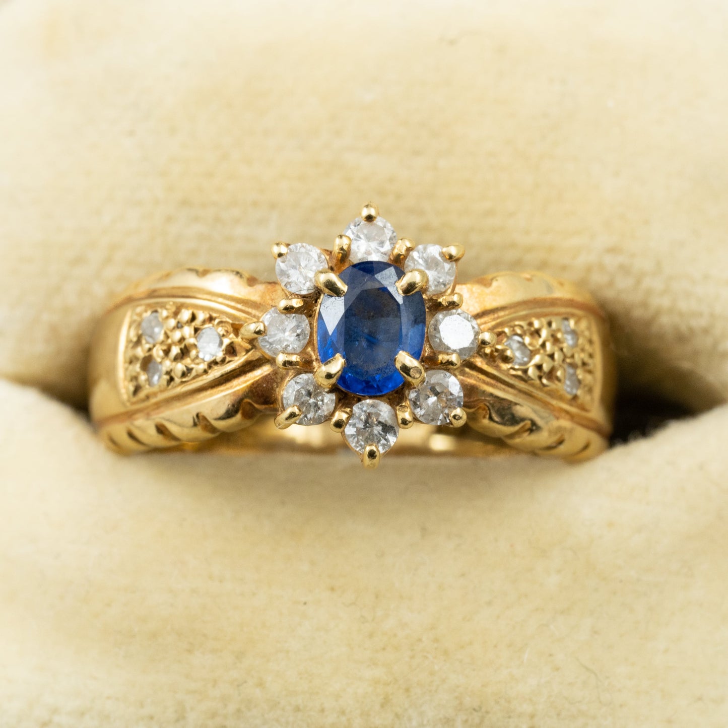 K18 サファイア0.40ct × ダイヤモンド0.43ct リング 〜気品あふれるブルーのきらめき〜OKR00155