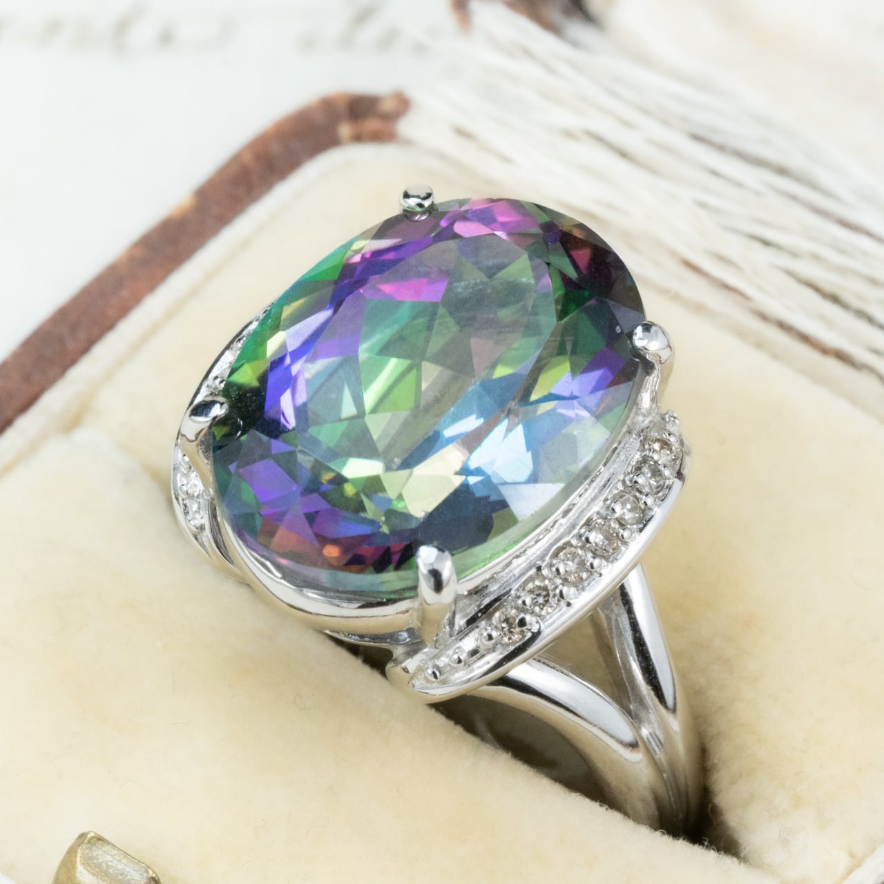 ヴィンテージジュエリー シルバーカラー ホワイトゴールド  K18WG ミスティックトパーズ 11.695ct  ダイヤモンド 0.10ct  OKR00248