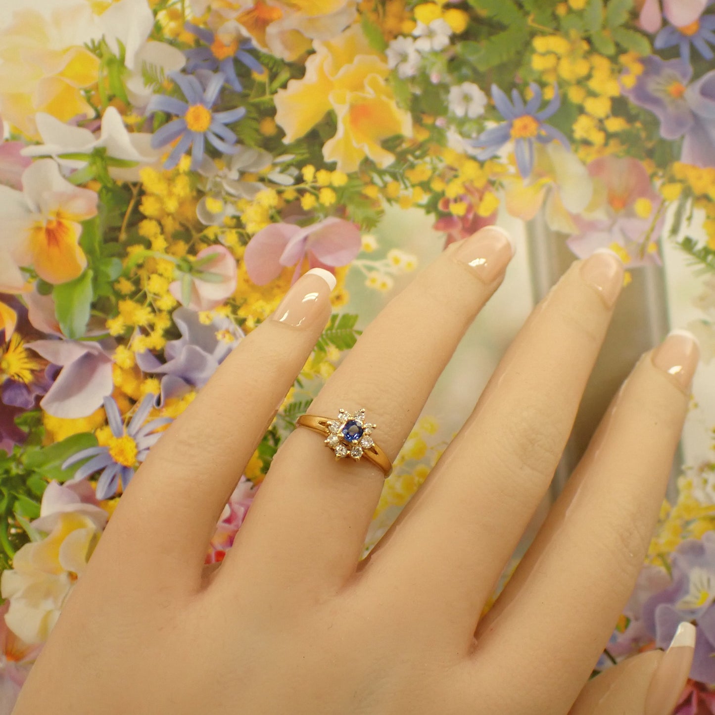 ヴィンテージジュエリー 服部時計店 K18  サファイア 0.17ct  ダイヤモンド 0.2ct クラスター 小花デザイン ゴールド リング 〜楚々とした高原の花のような優しさ〜OKR00245